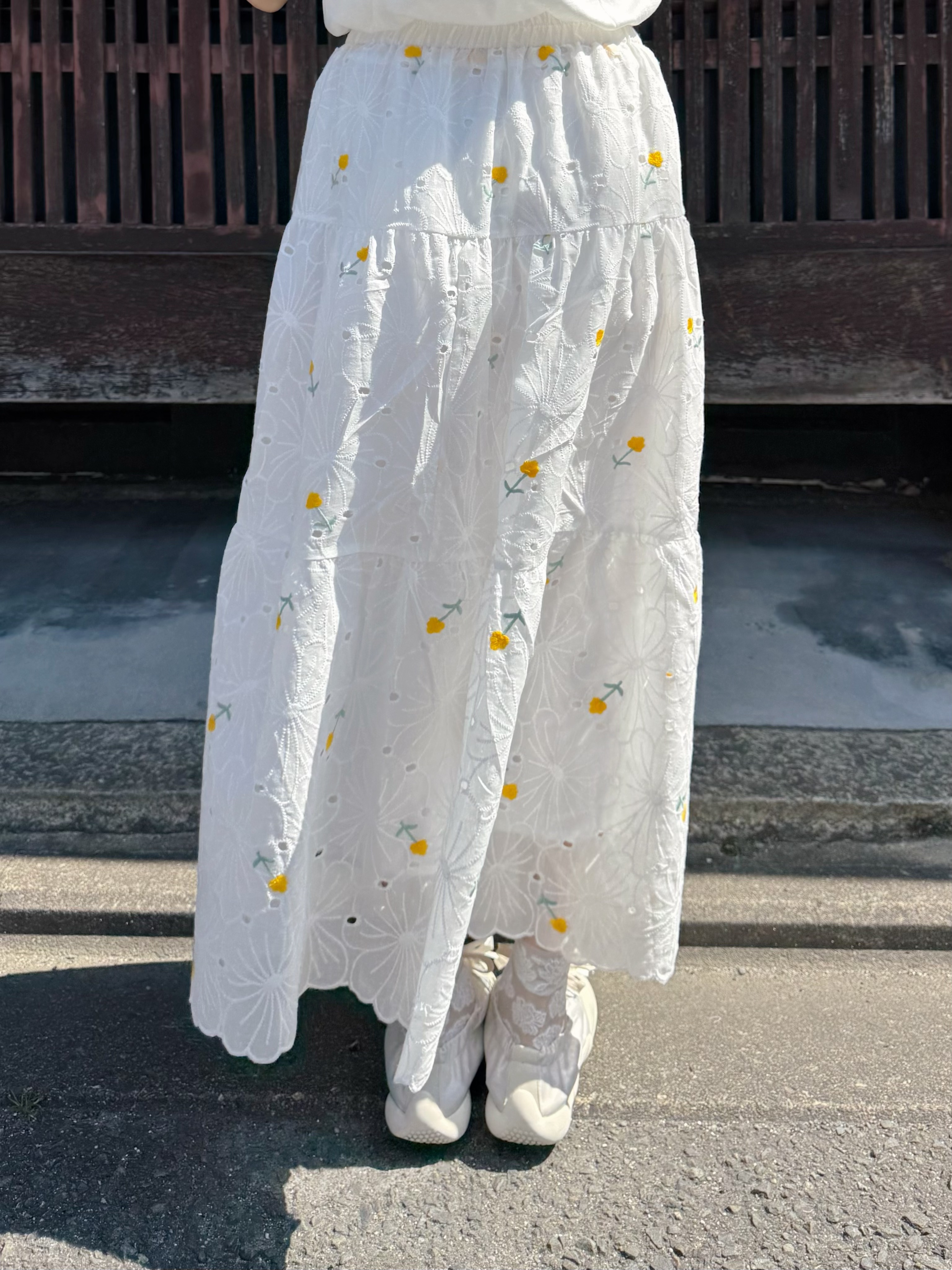 2色•刺繡小花鏤空長款半身裙