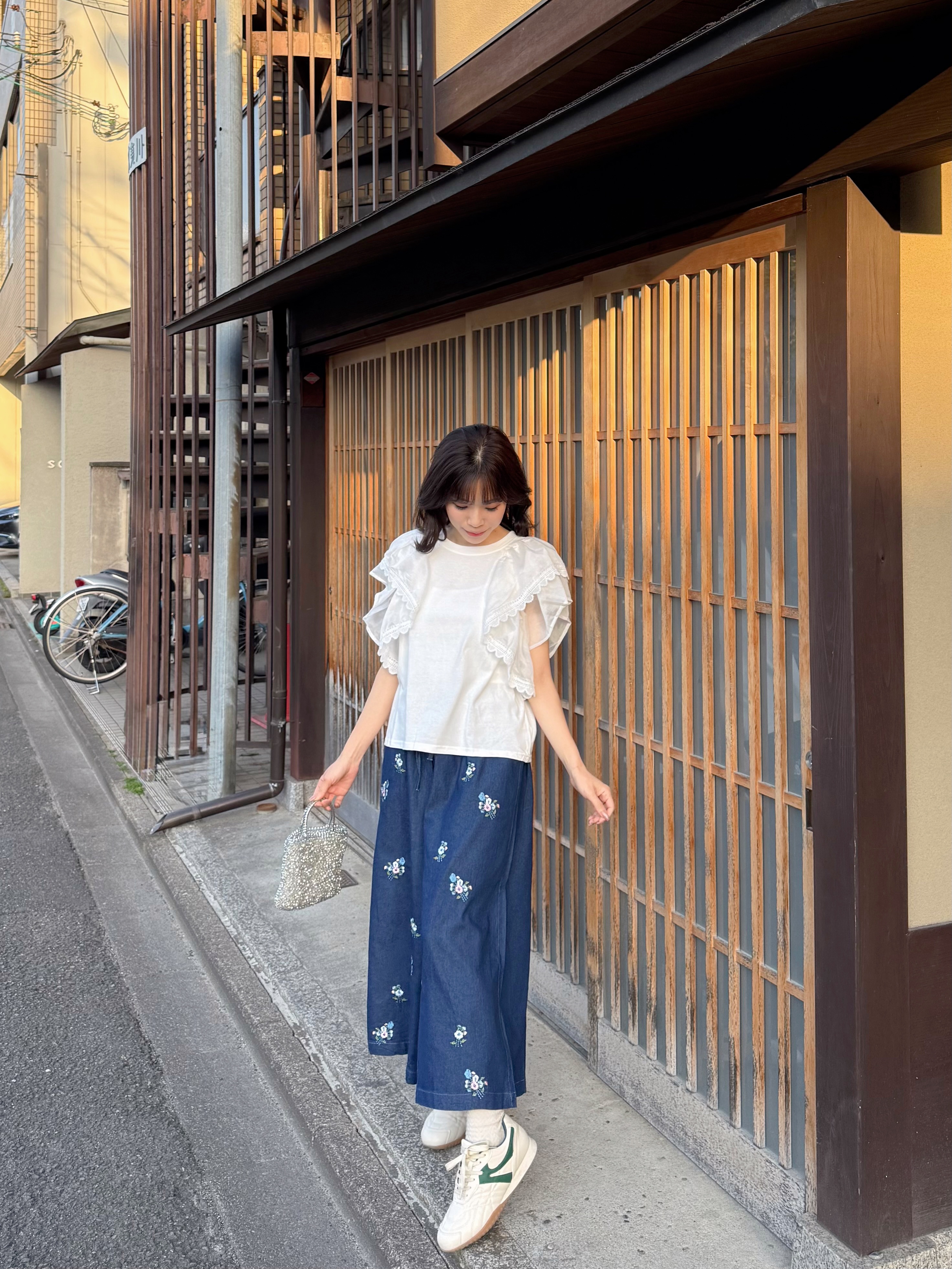 2色•波浪傘袖蕾絲車邊Tee