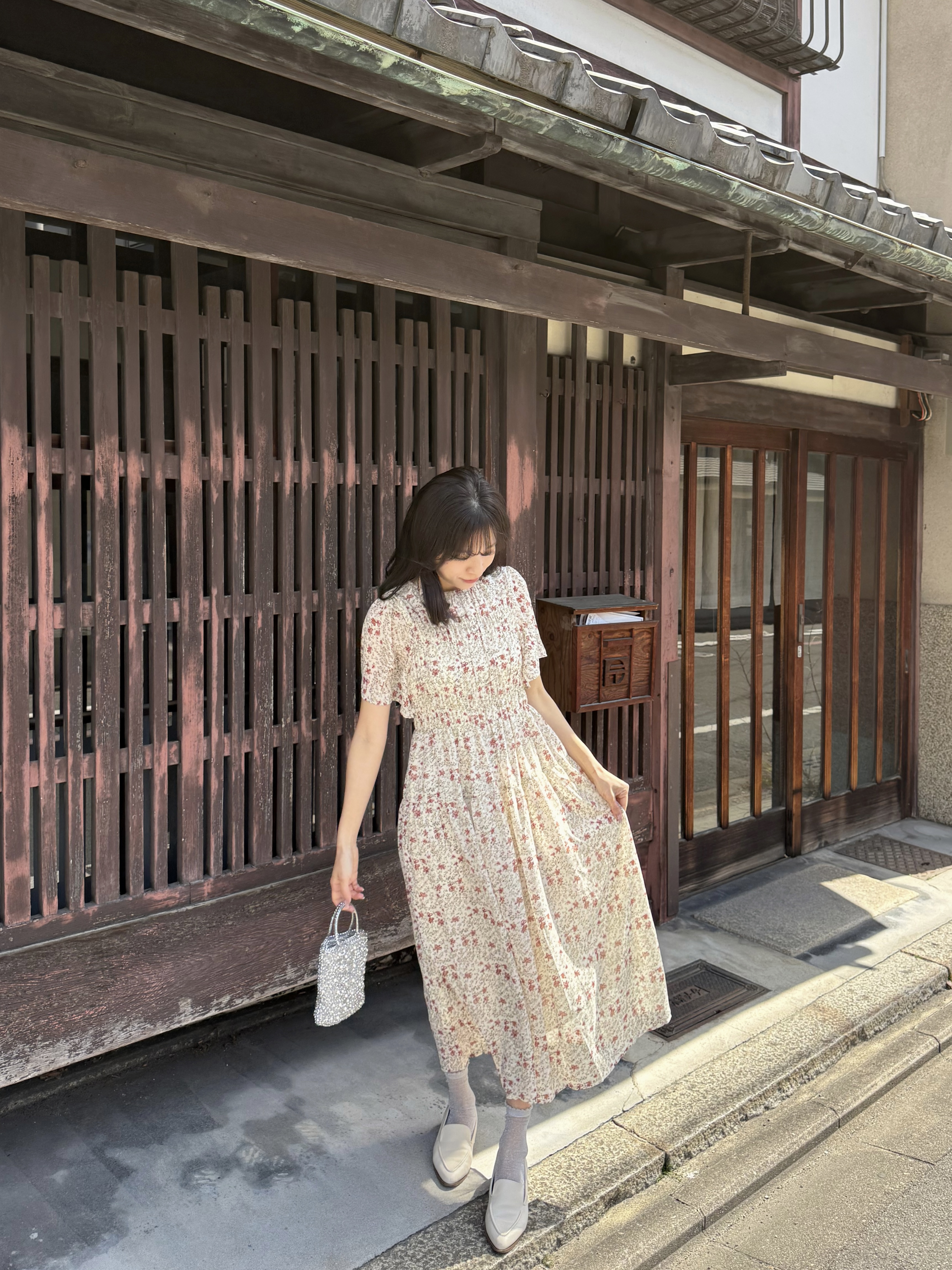 傘袖碎花摺摺雪紡連身裙