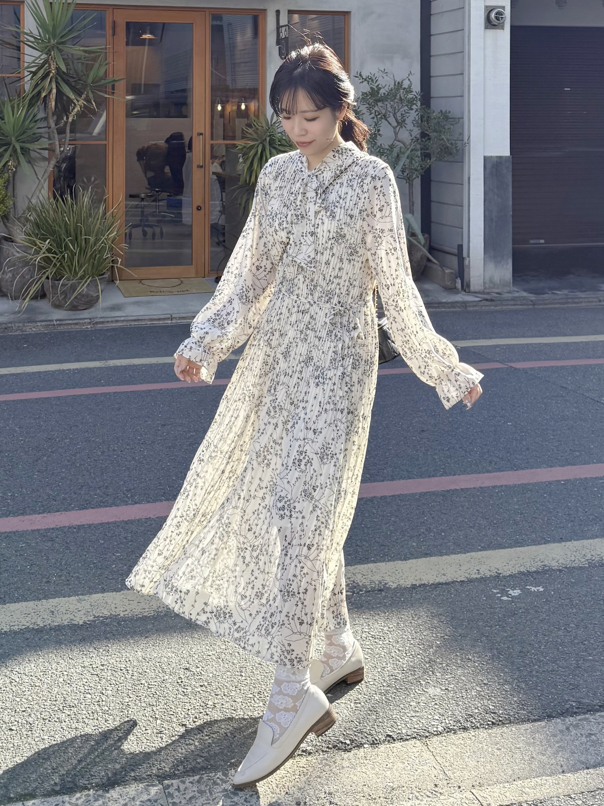 碎花百褶蝴蝶結領帶雪紡連身裙