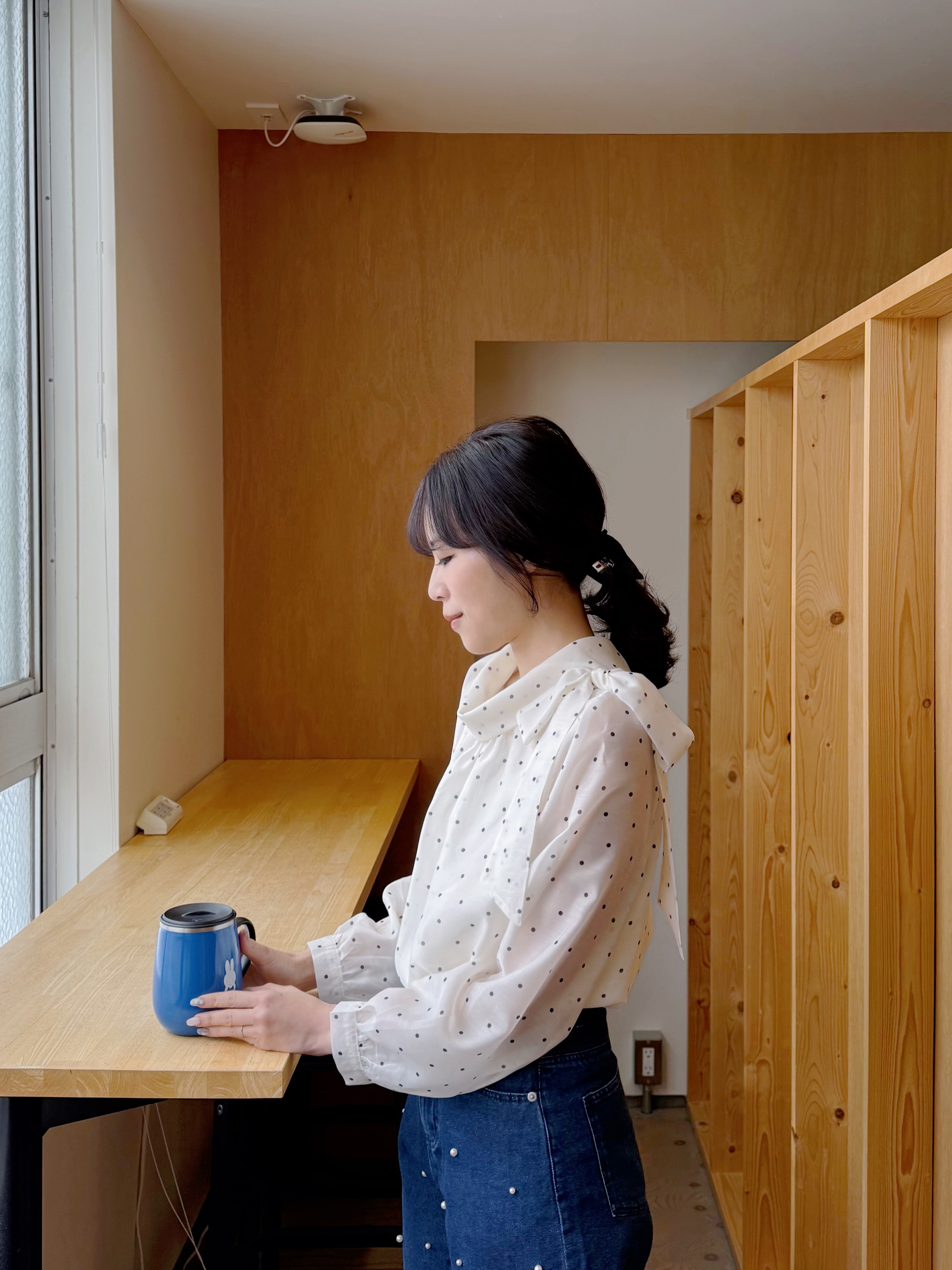 光澤面側蝴蝶結領上衣