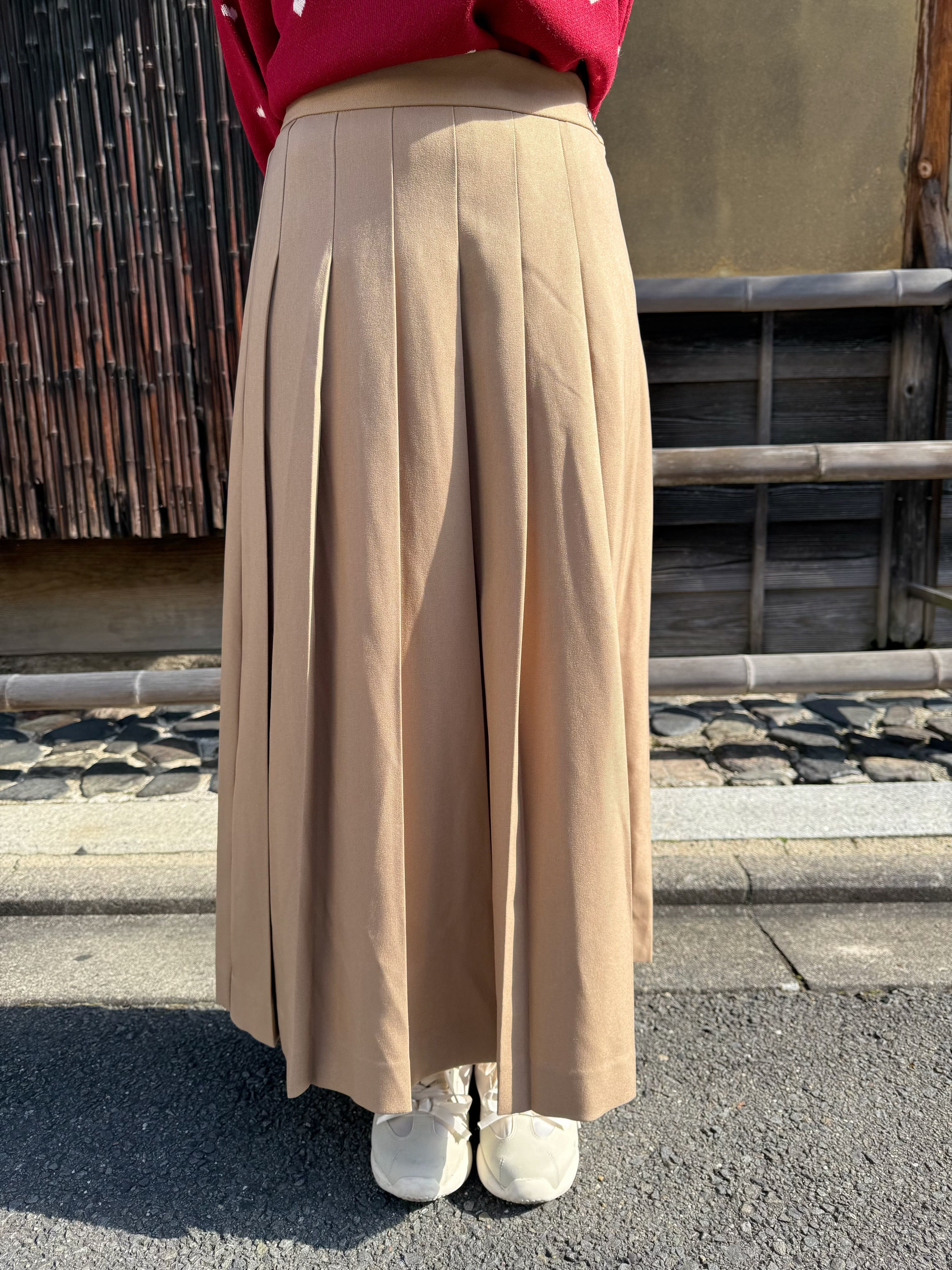 2色•金扣淨色百褶長款半身裙