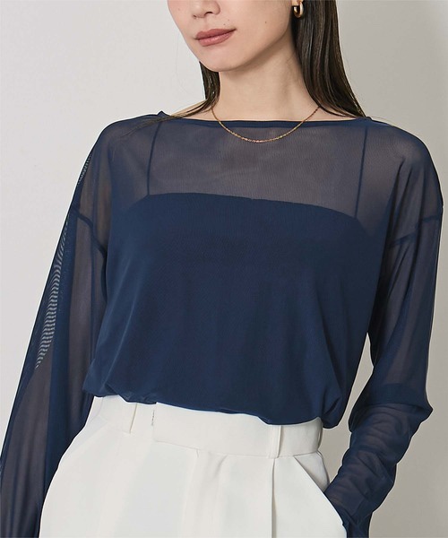 半透款寬領上衣