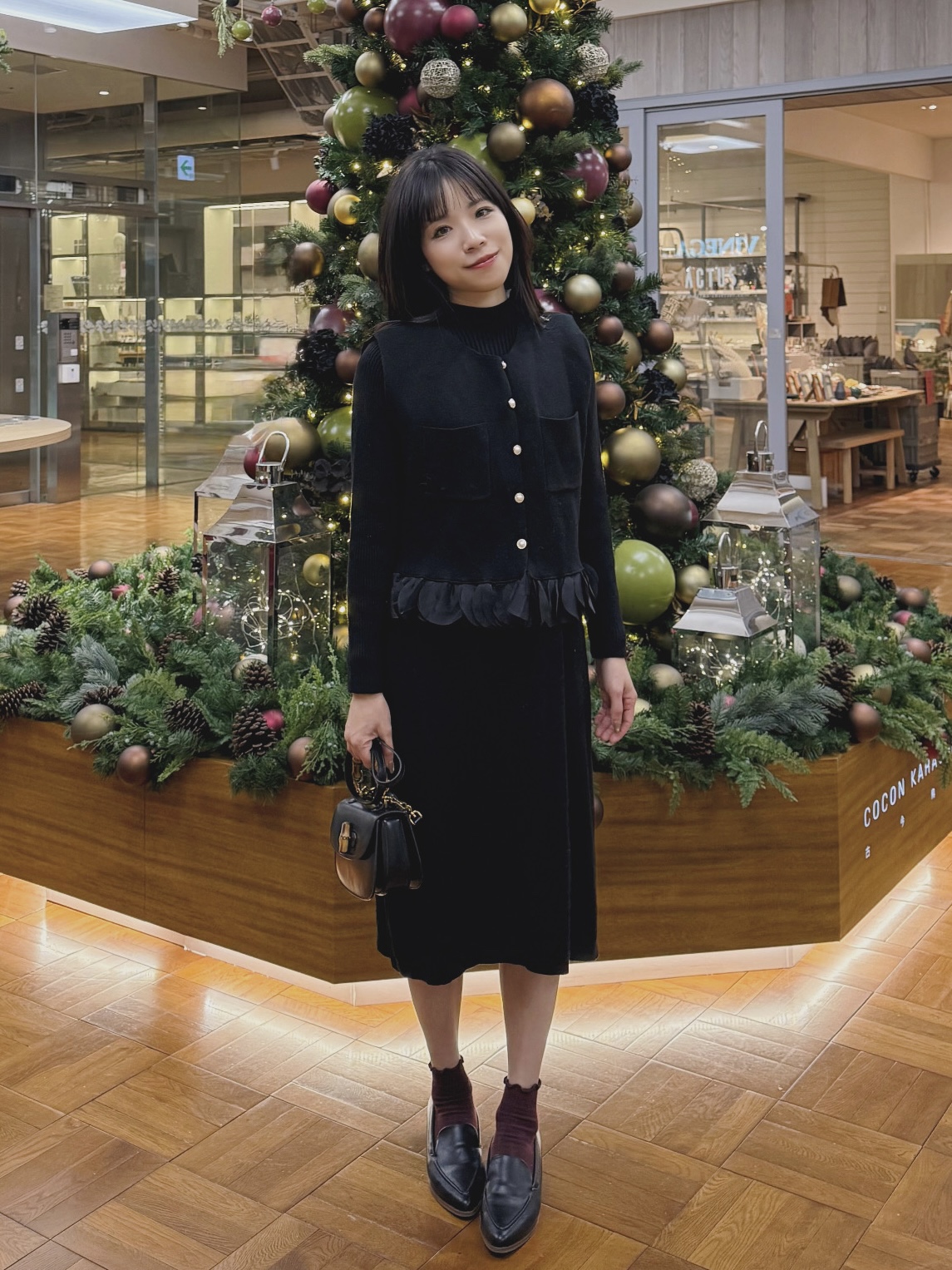 企領針織連身裙 + 花瓣雪紡邊背心套裝