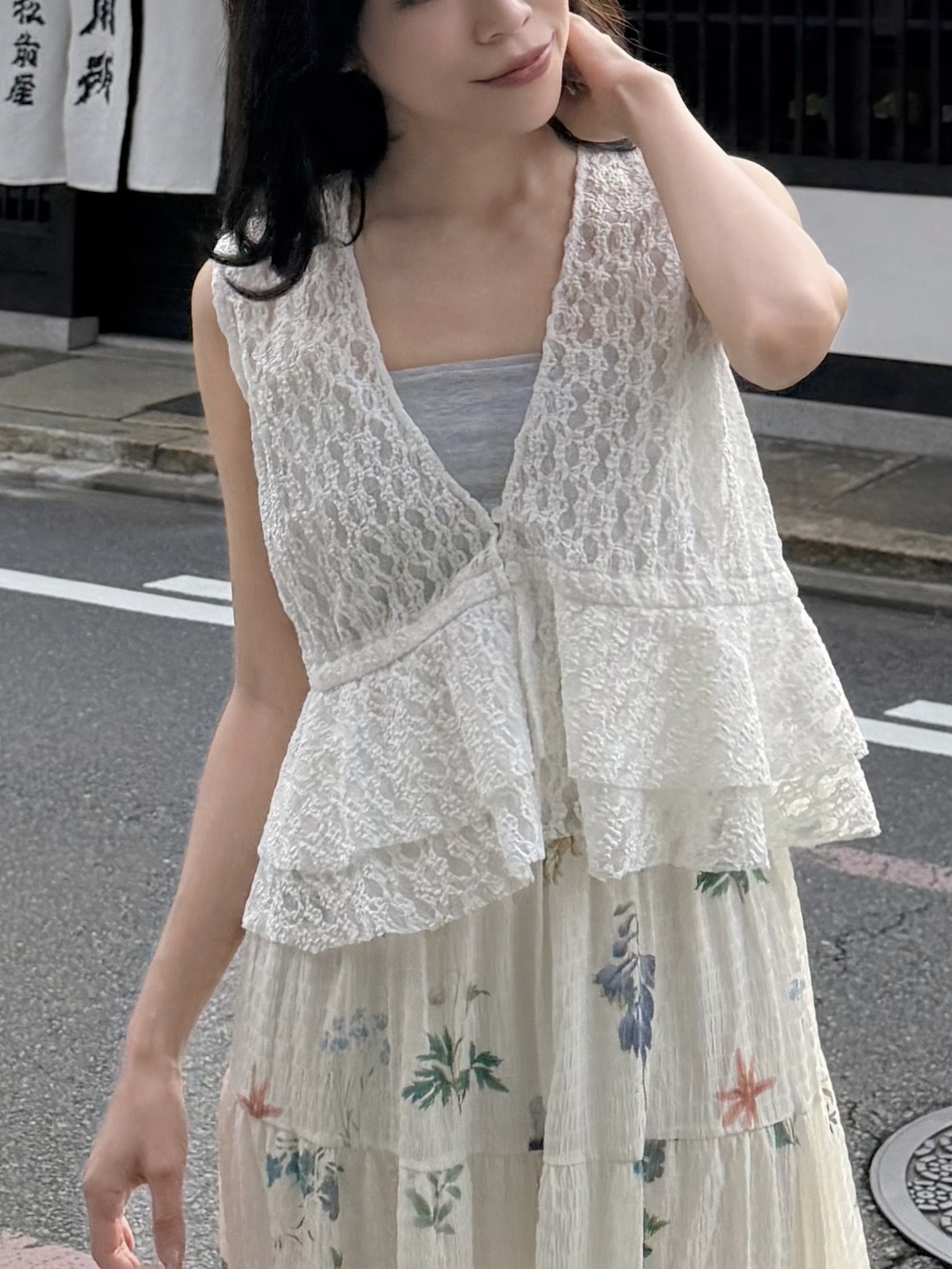 V領蕾絲波浪擺背心