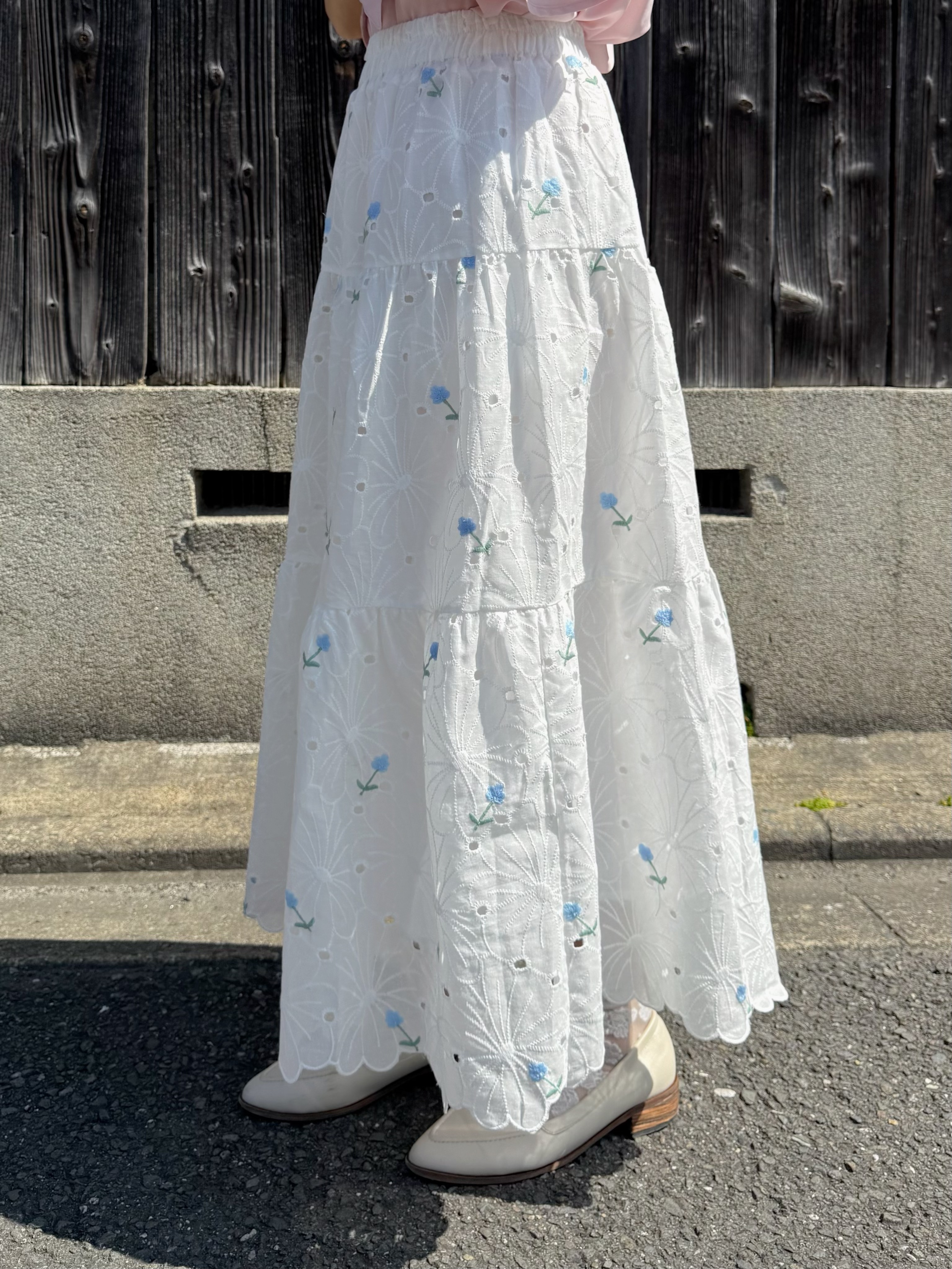 2色•刺繡小花鏤空長款半身裙