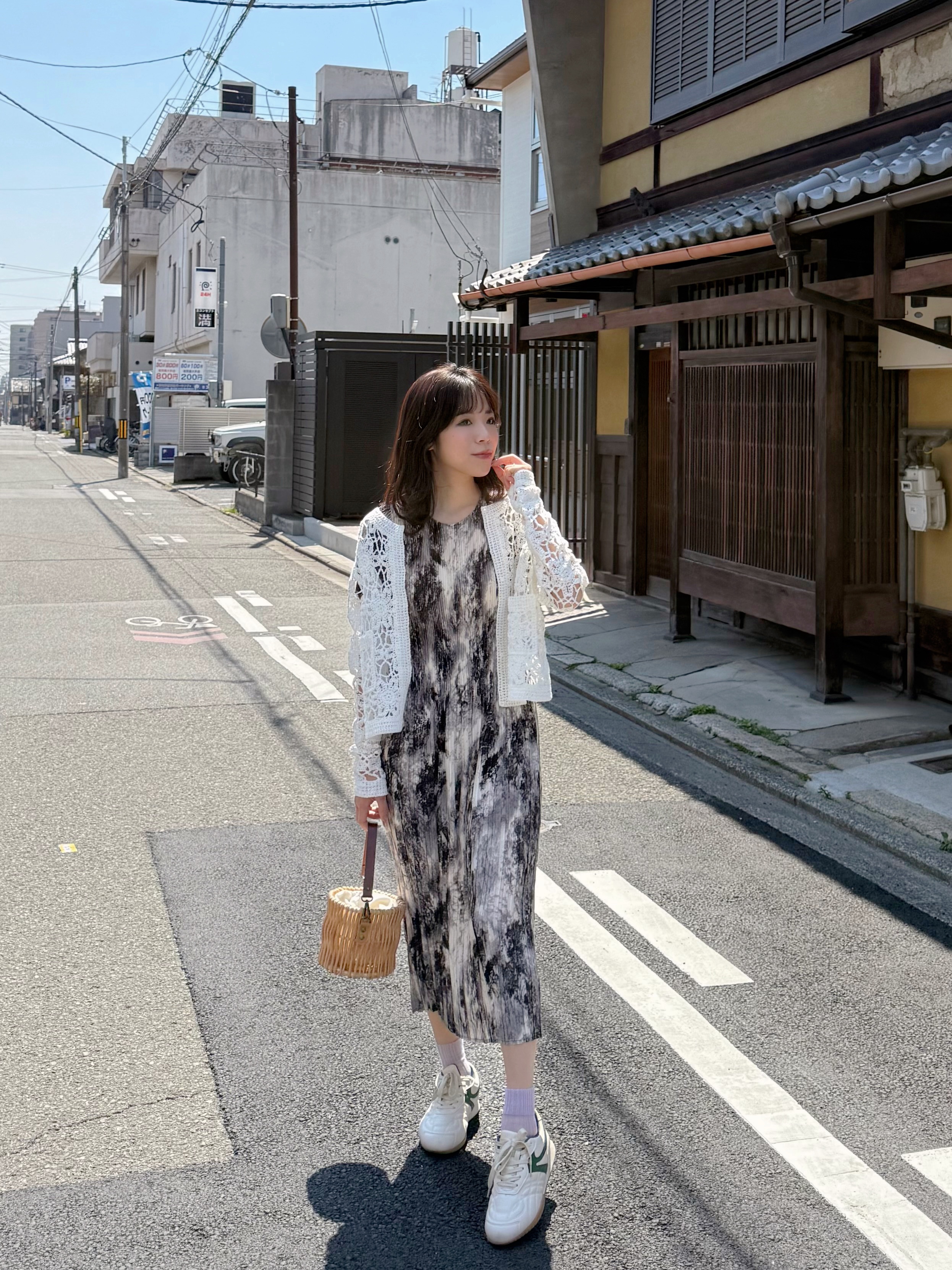 鏤空鈎花圓領外套