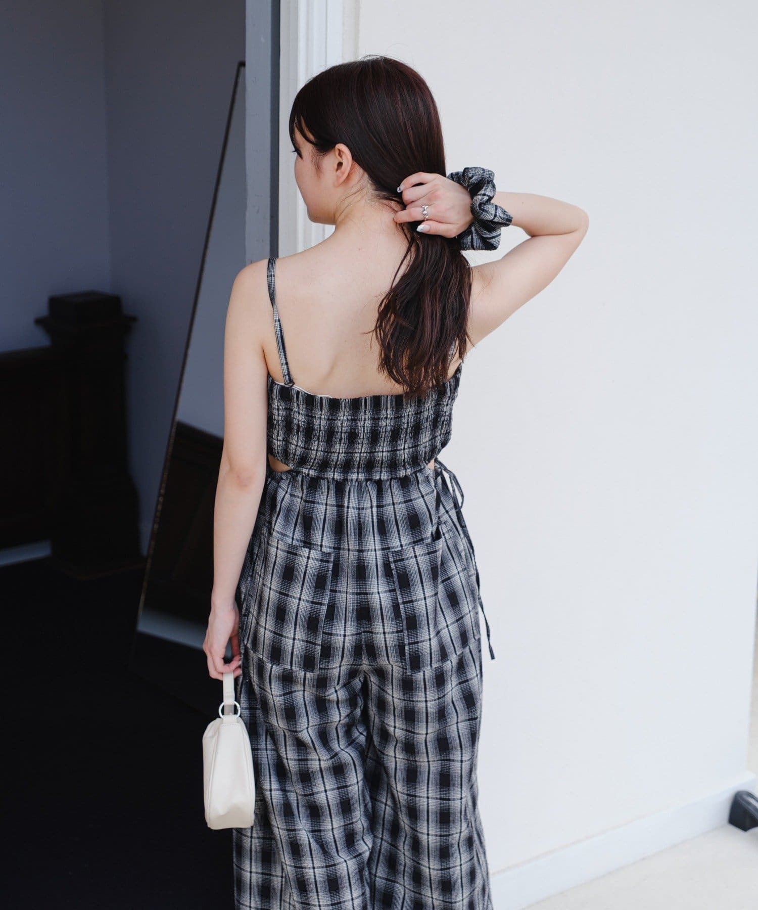 黑白格吊帶連身褲 + 髮圈套裝