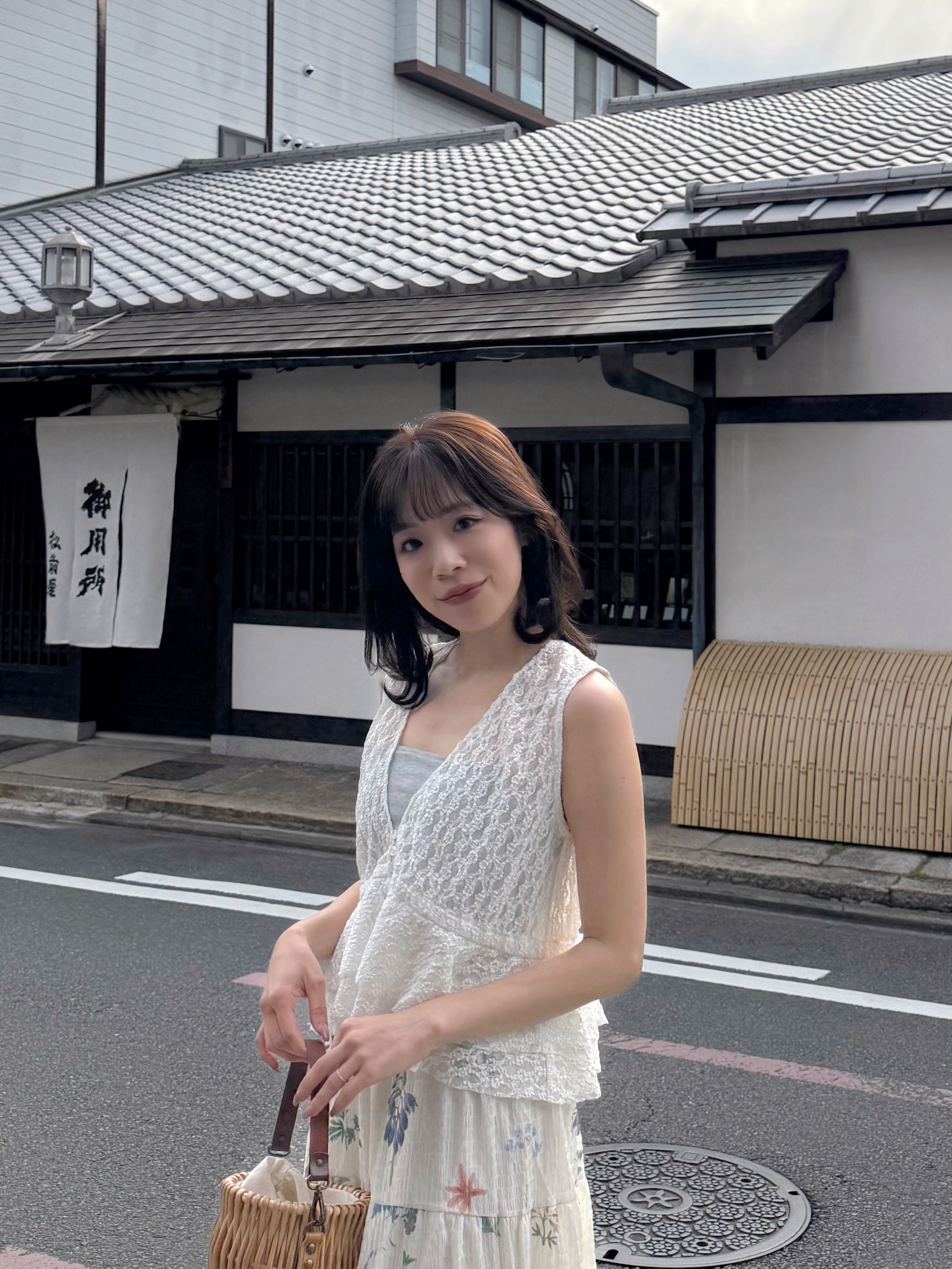 V領蕾絲波浪擺背心