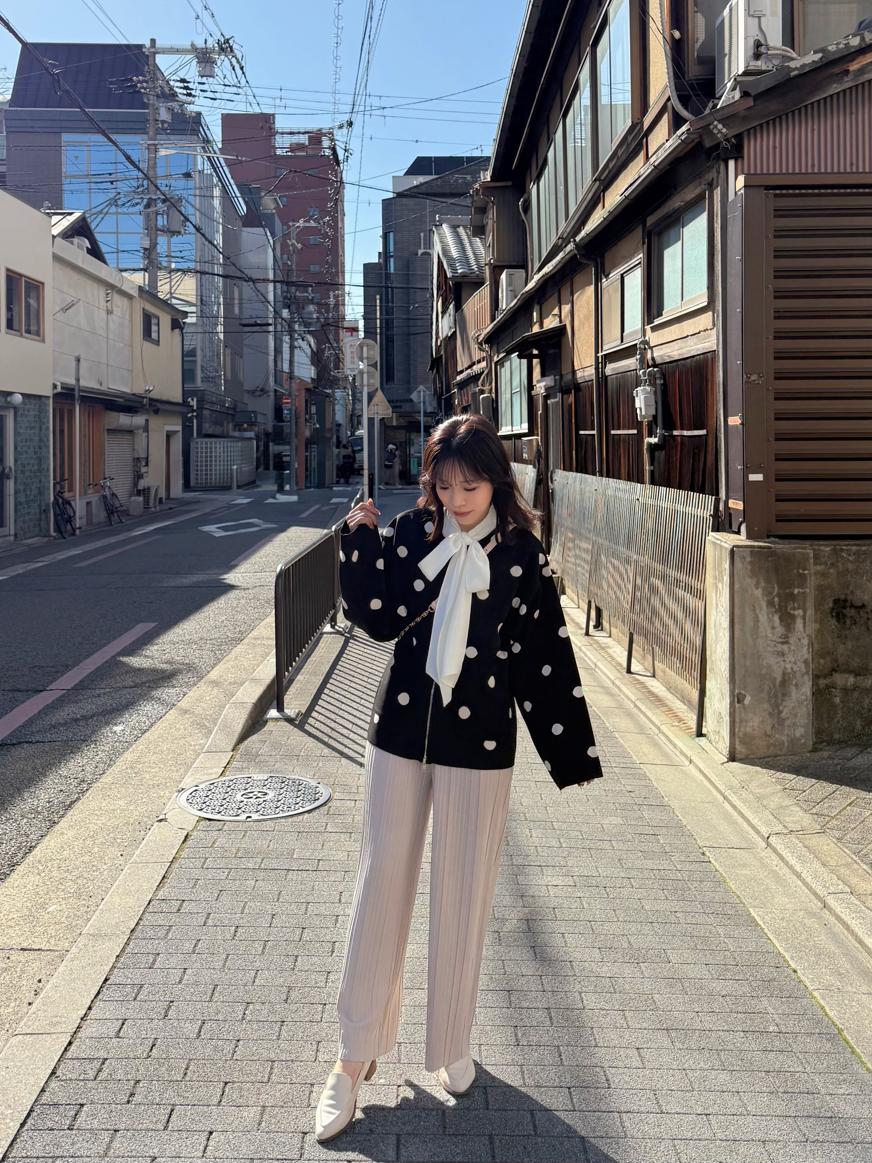 2色•波點防起毛粒針織拉鍊外套