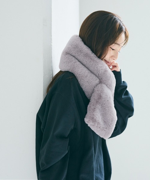 淺紫灰色毛毛頸巾