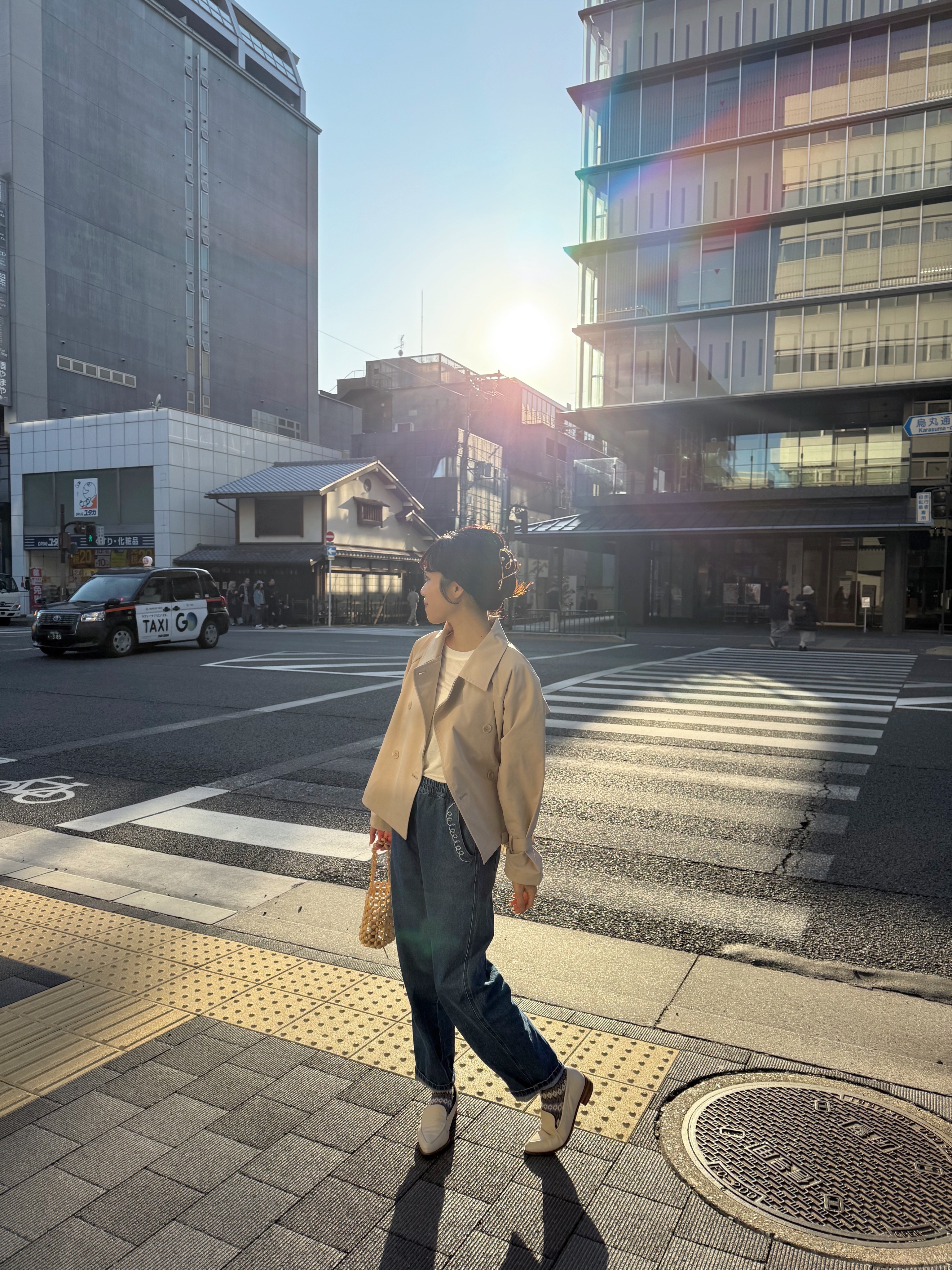 刺繡袋口牛仔褲