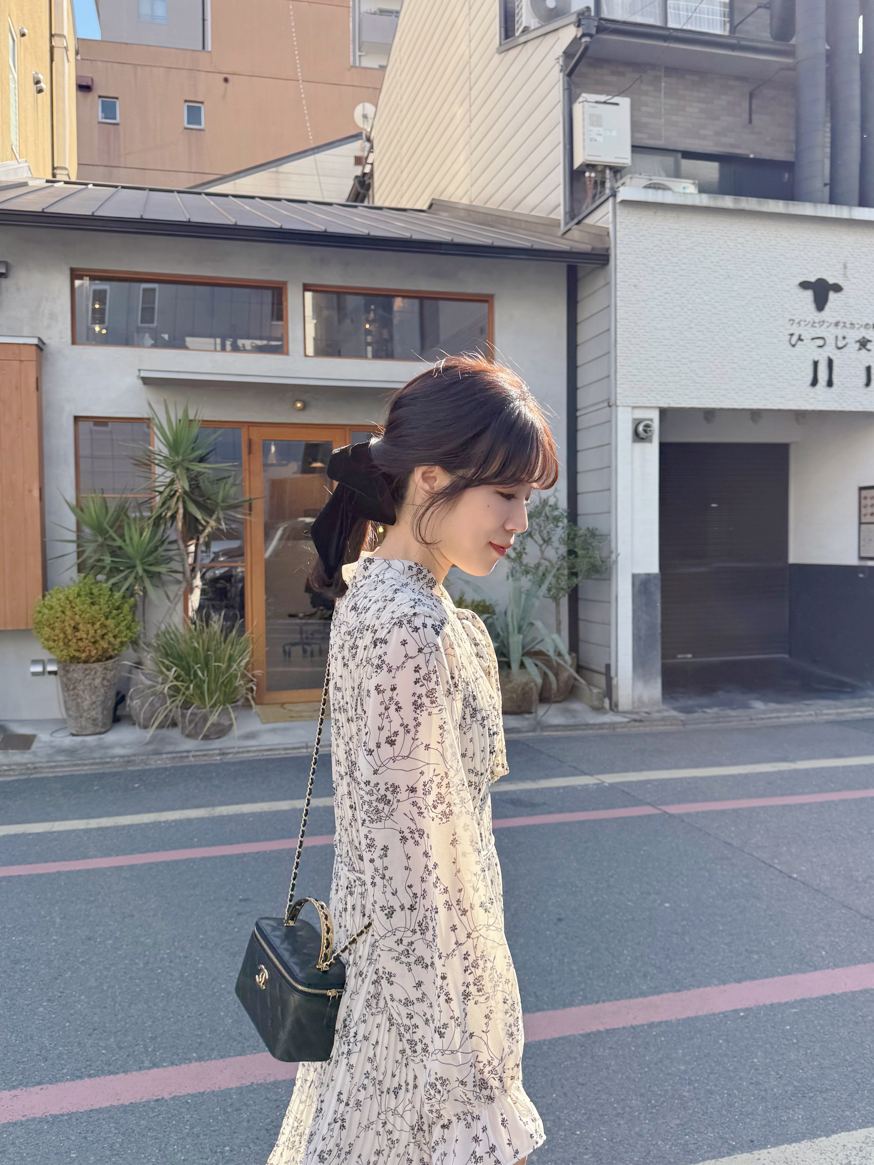 碎花百褶蝴蝶結領帶雪紡連身裙