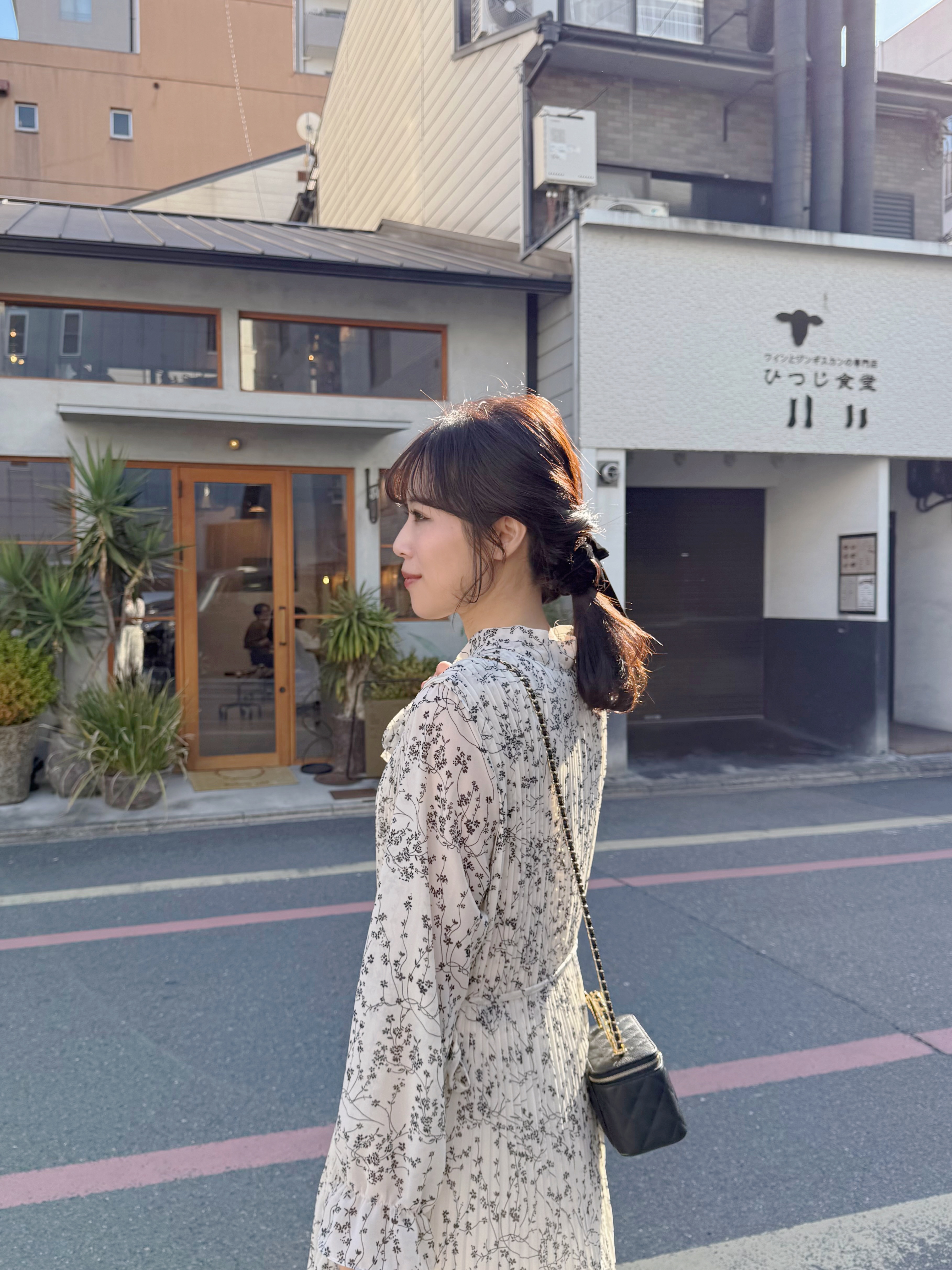 碎花百褶蝴蝶結領帶雪紡連身裙