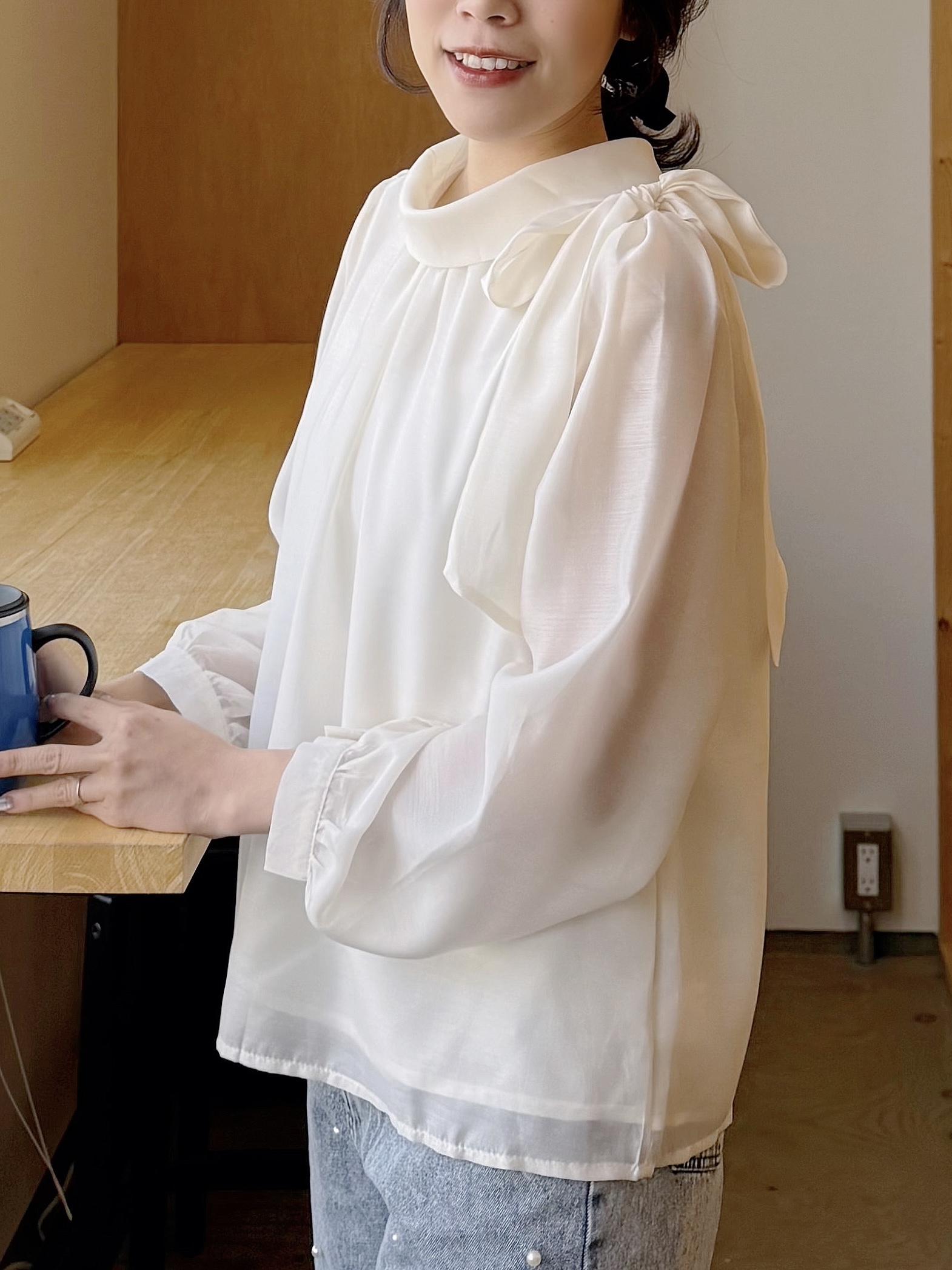 光澤面側蝴蝶結領上衣