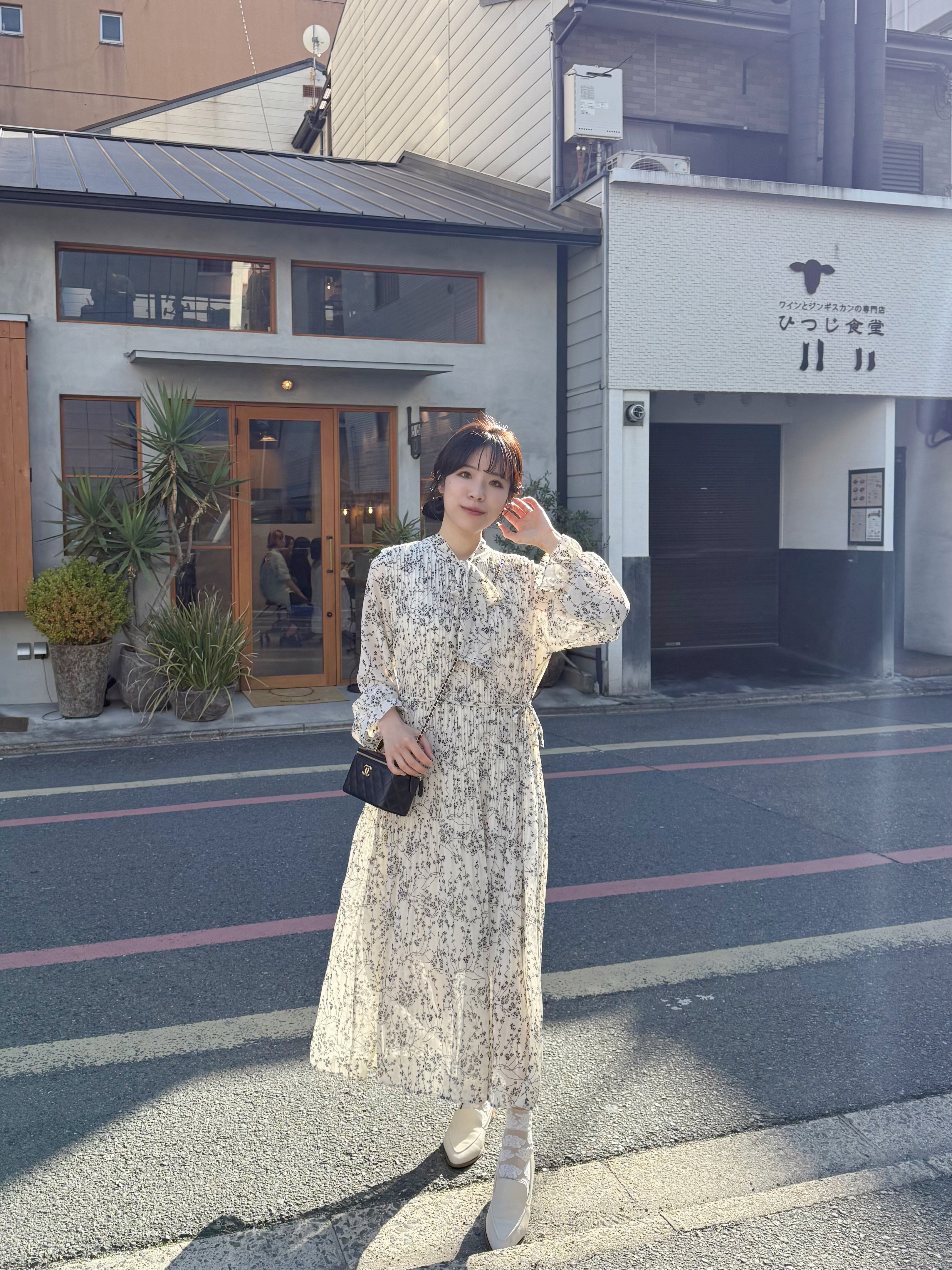 碎花百褶蝴蝶結領帶雪紡連身裙