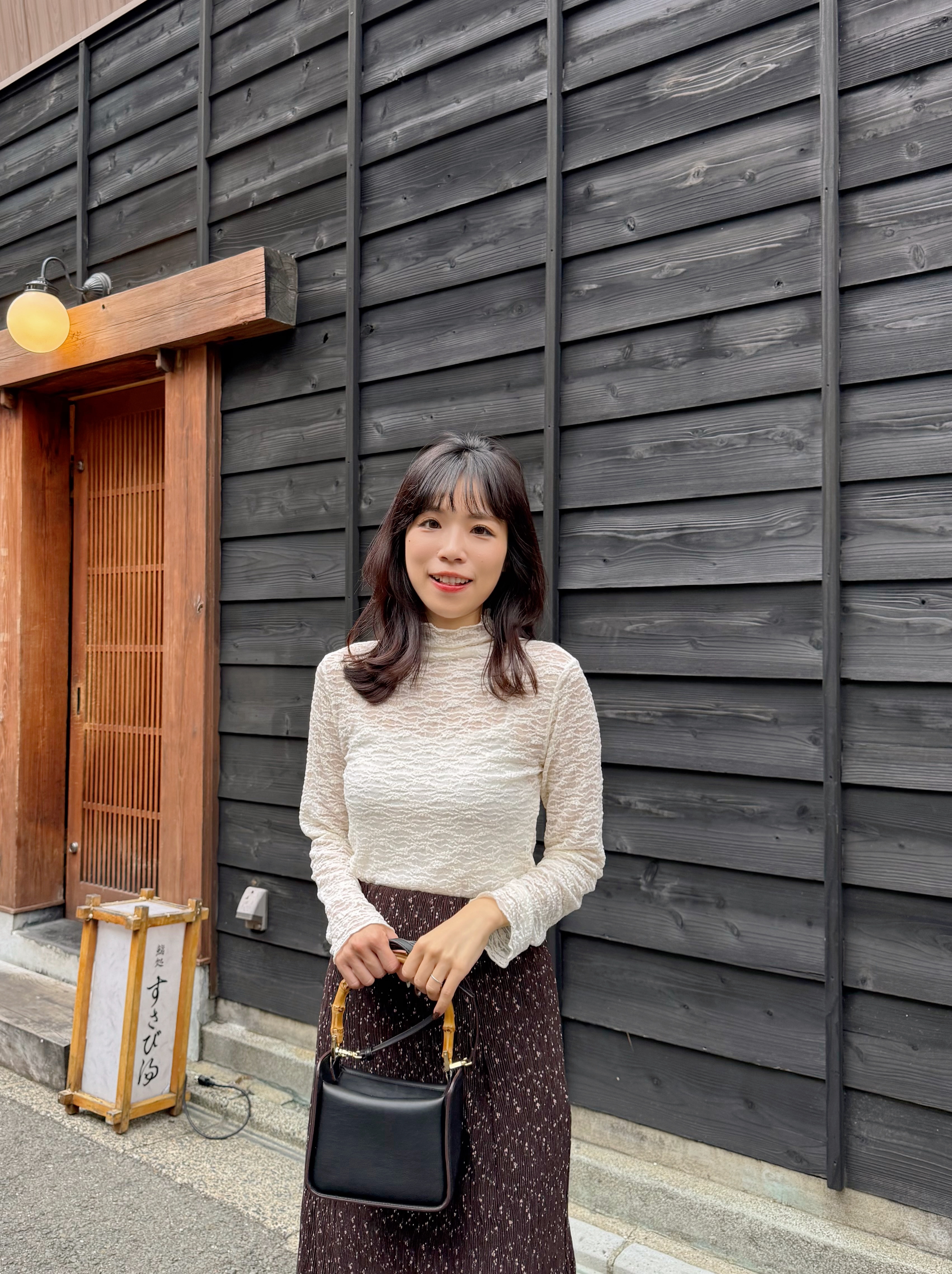 木耳邊小企領半透蕾絲上衣