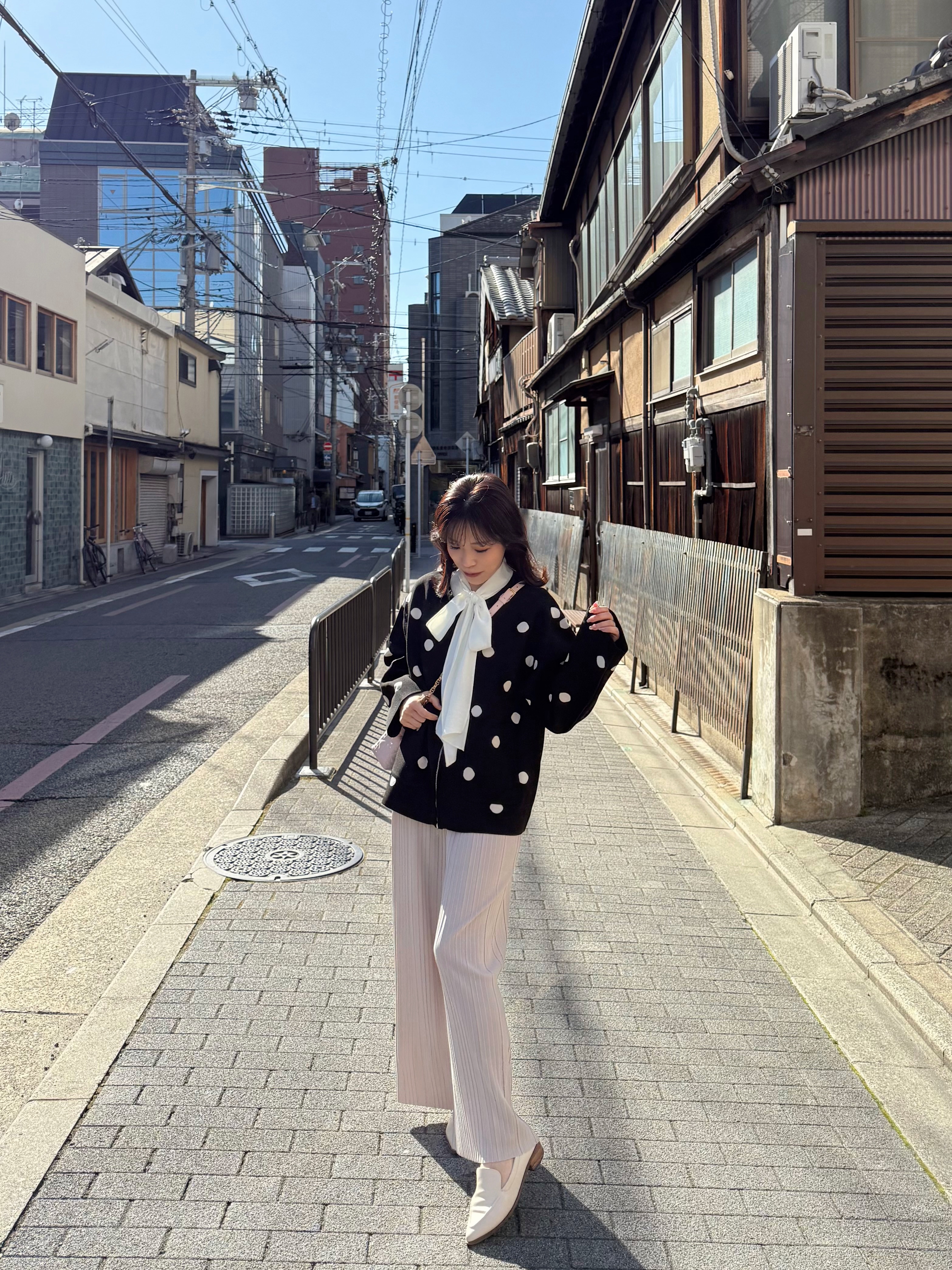 2色•波點防起毛粒針織拉鍊外套