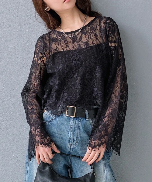 蕾絲喇叭袖上衣