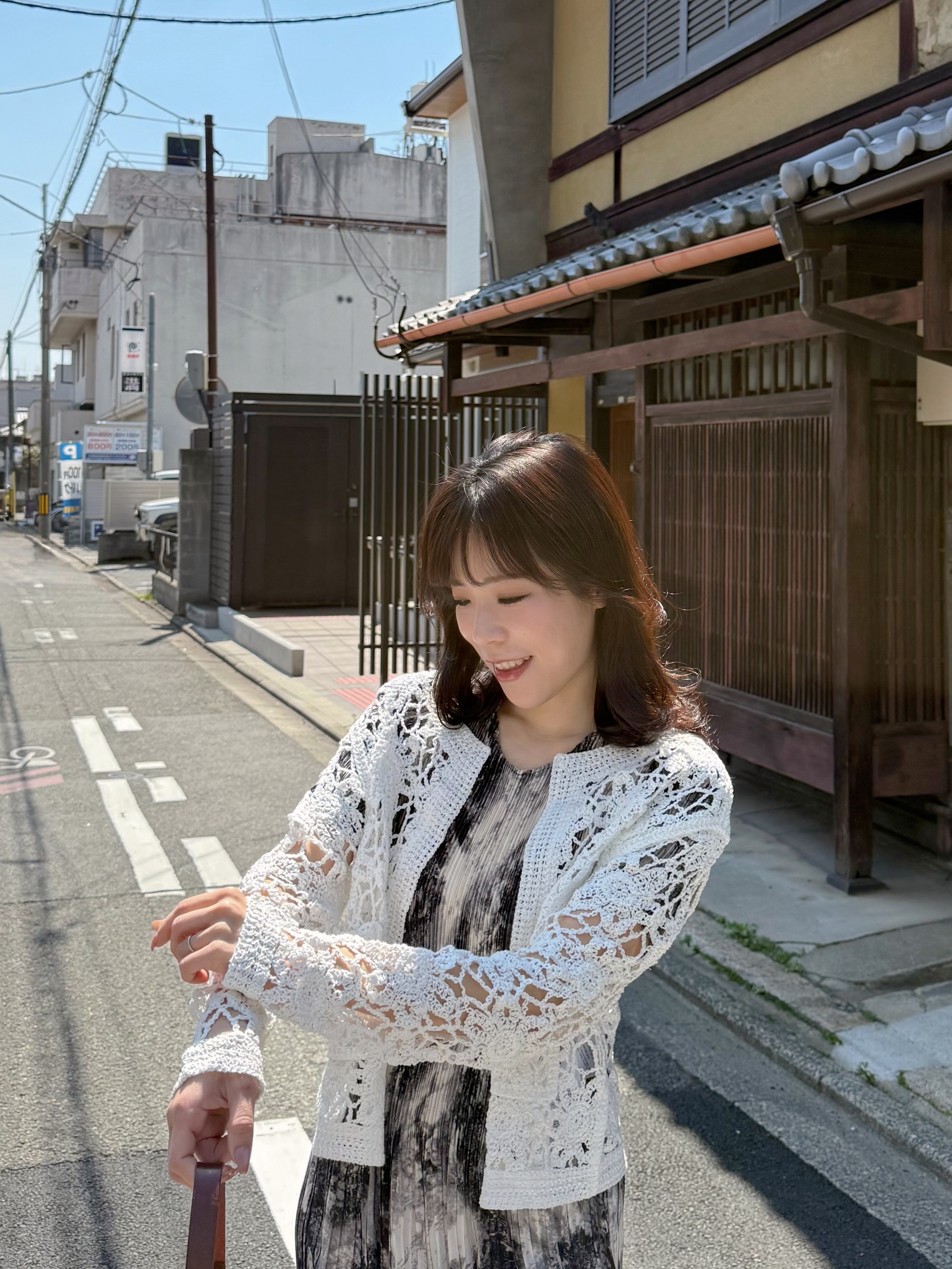 鏤空鈎花圓領外套