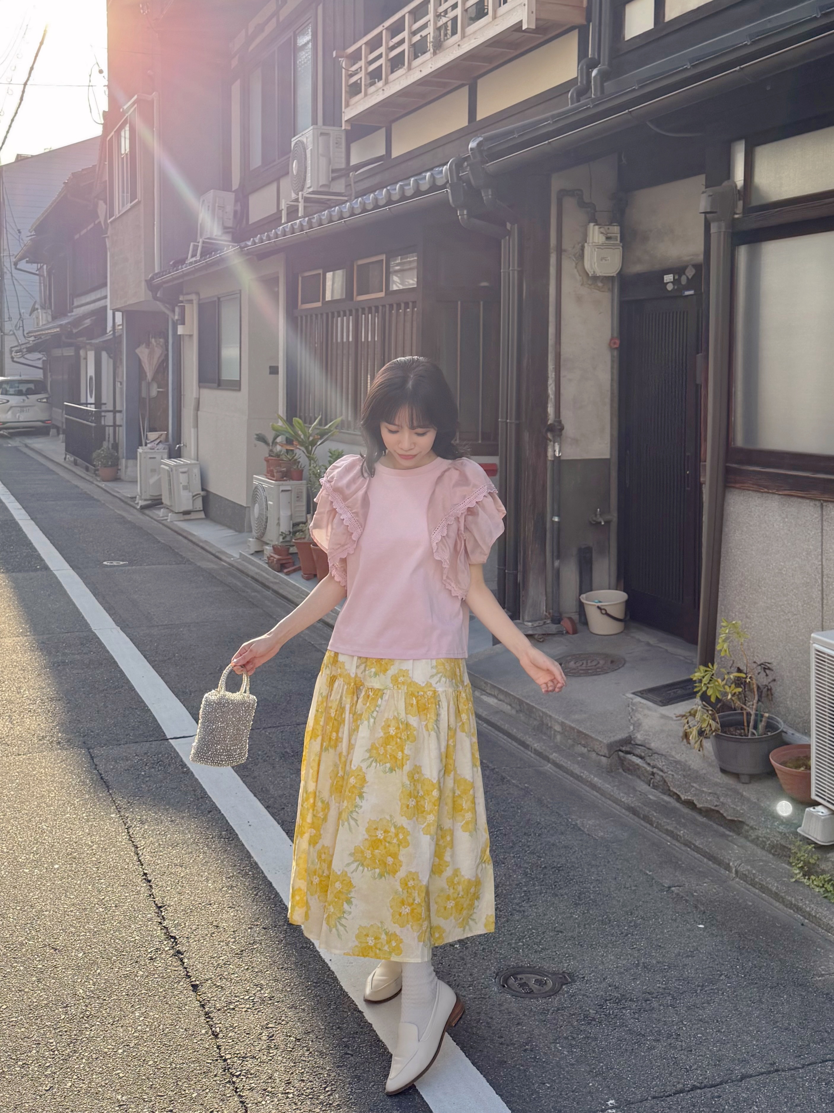 2色•波浪傘袖蕾絲車邊Tee