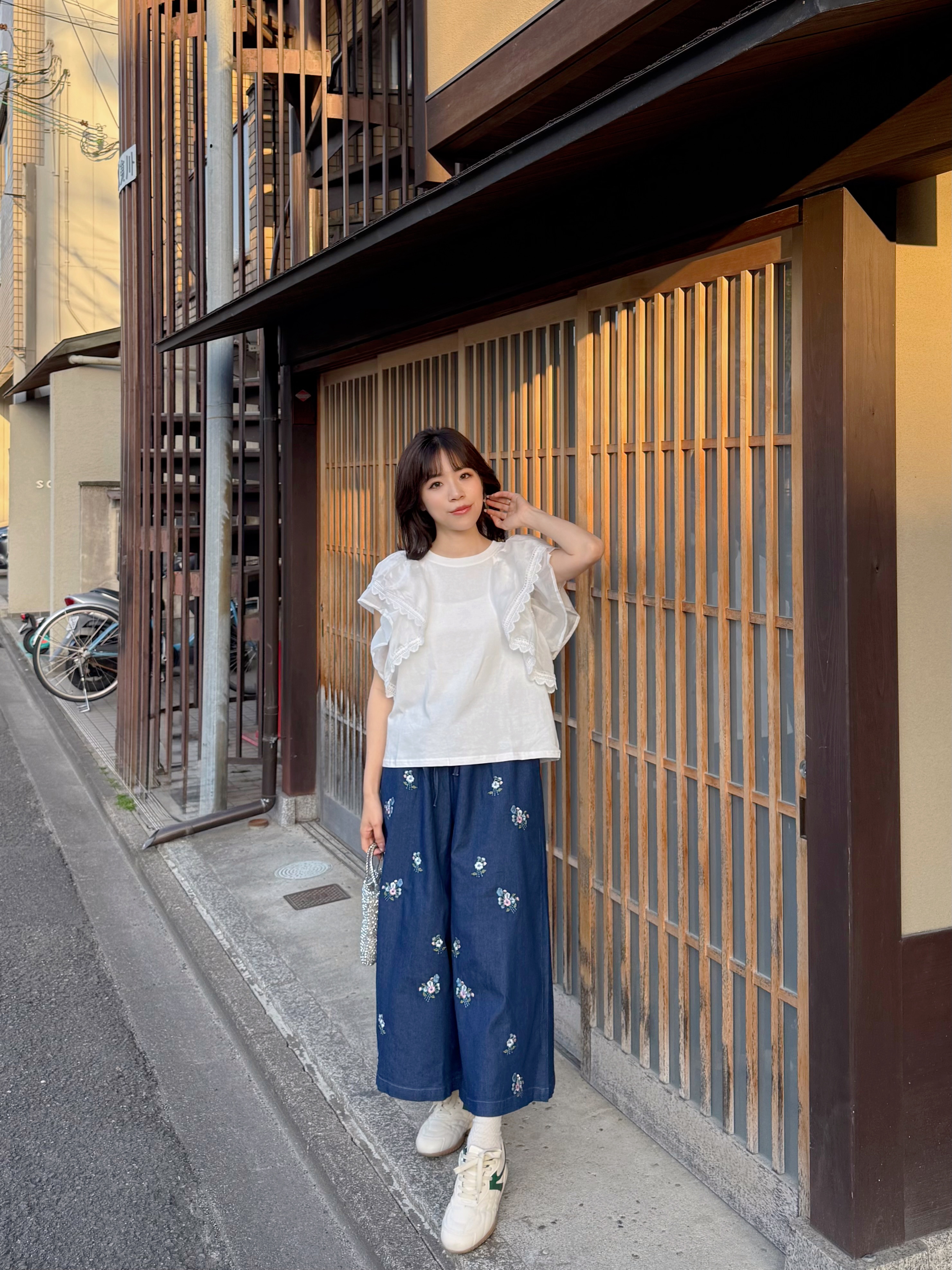 2色•波浪傘袖蕾絲車邊Tee