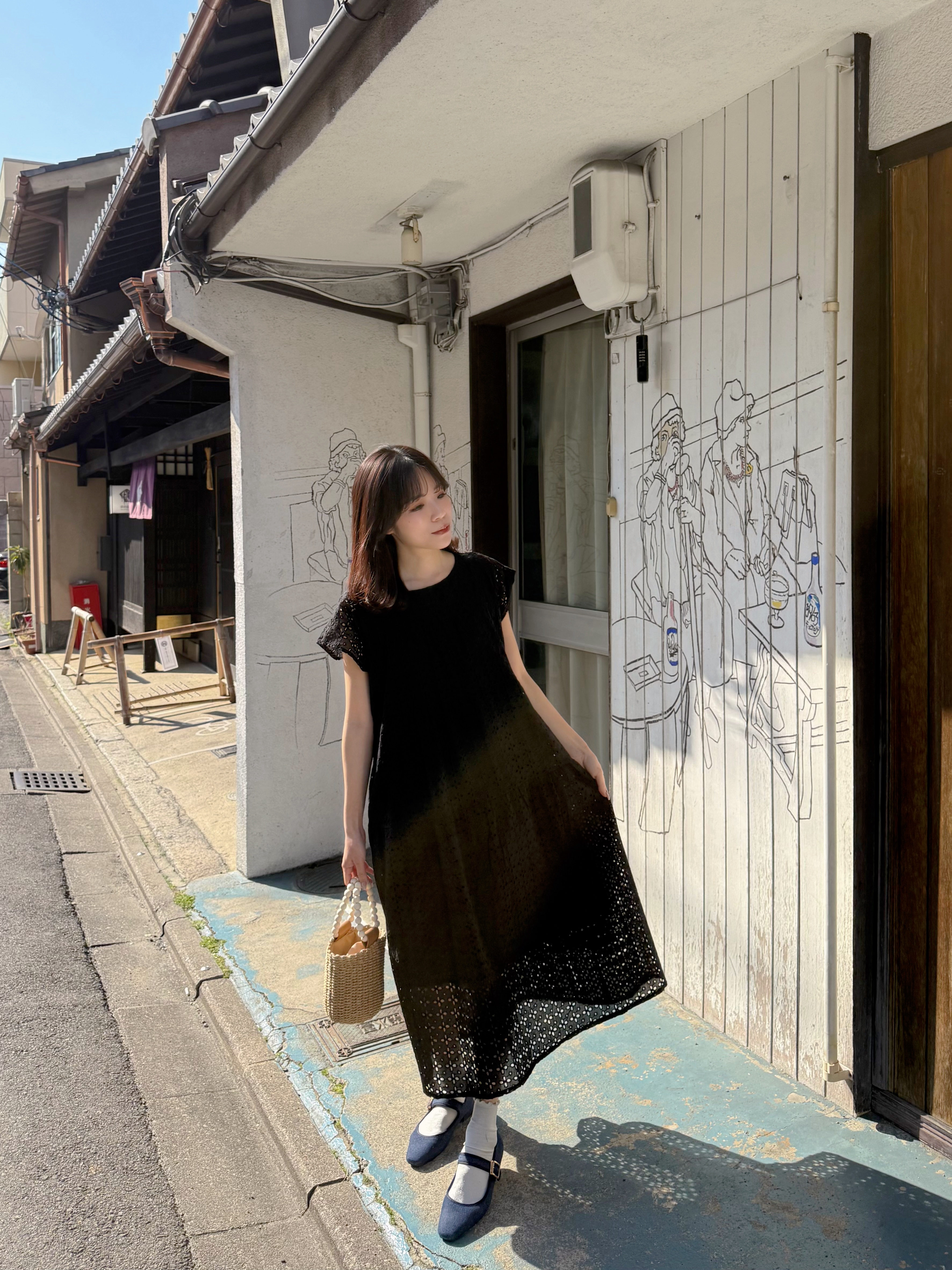 2色•刺繡鏤空純綿短袖連身裙