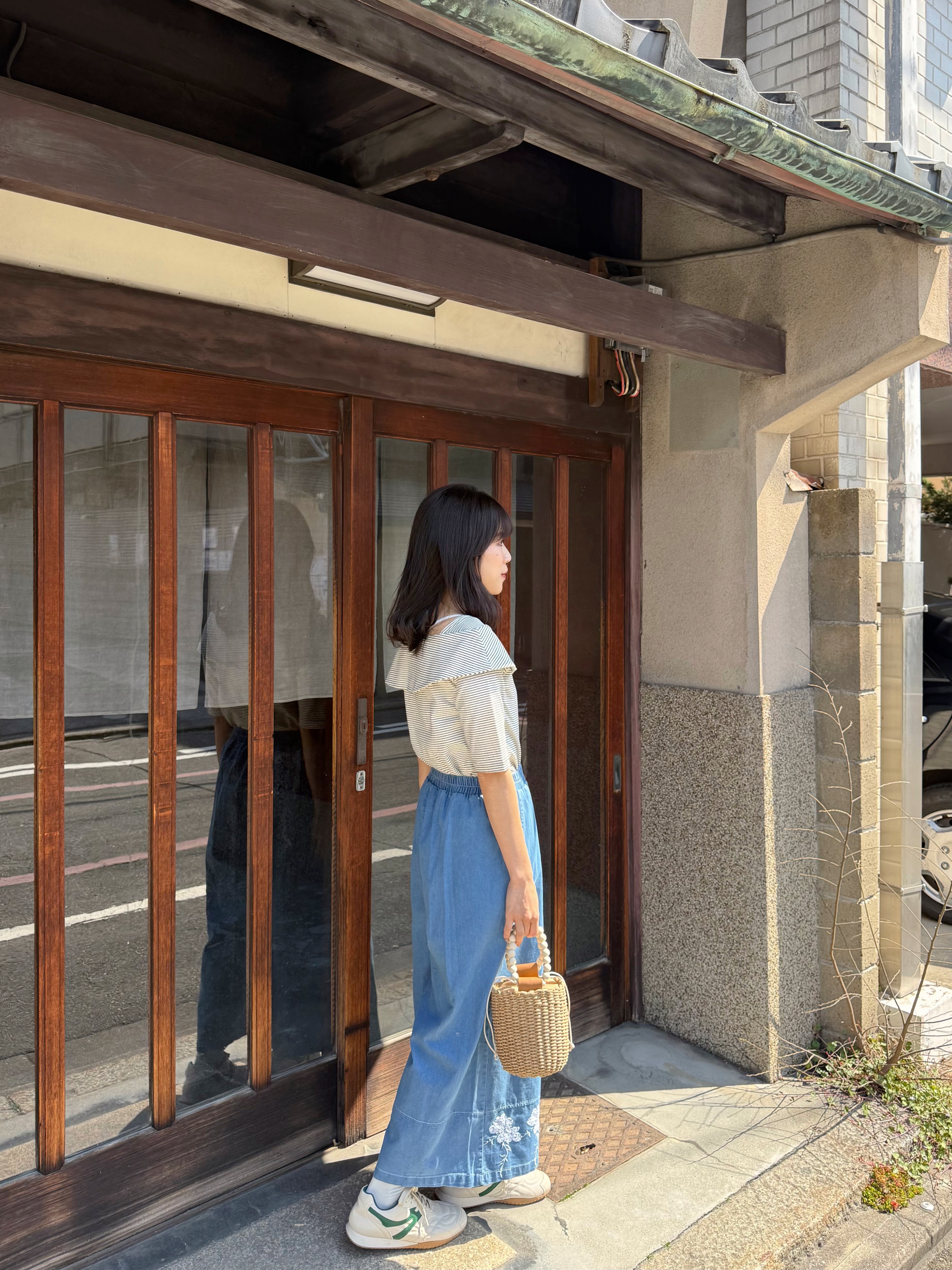 2色•刺繡珠片花薄牛仔闊腳褲