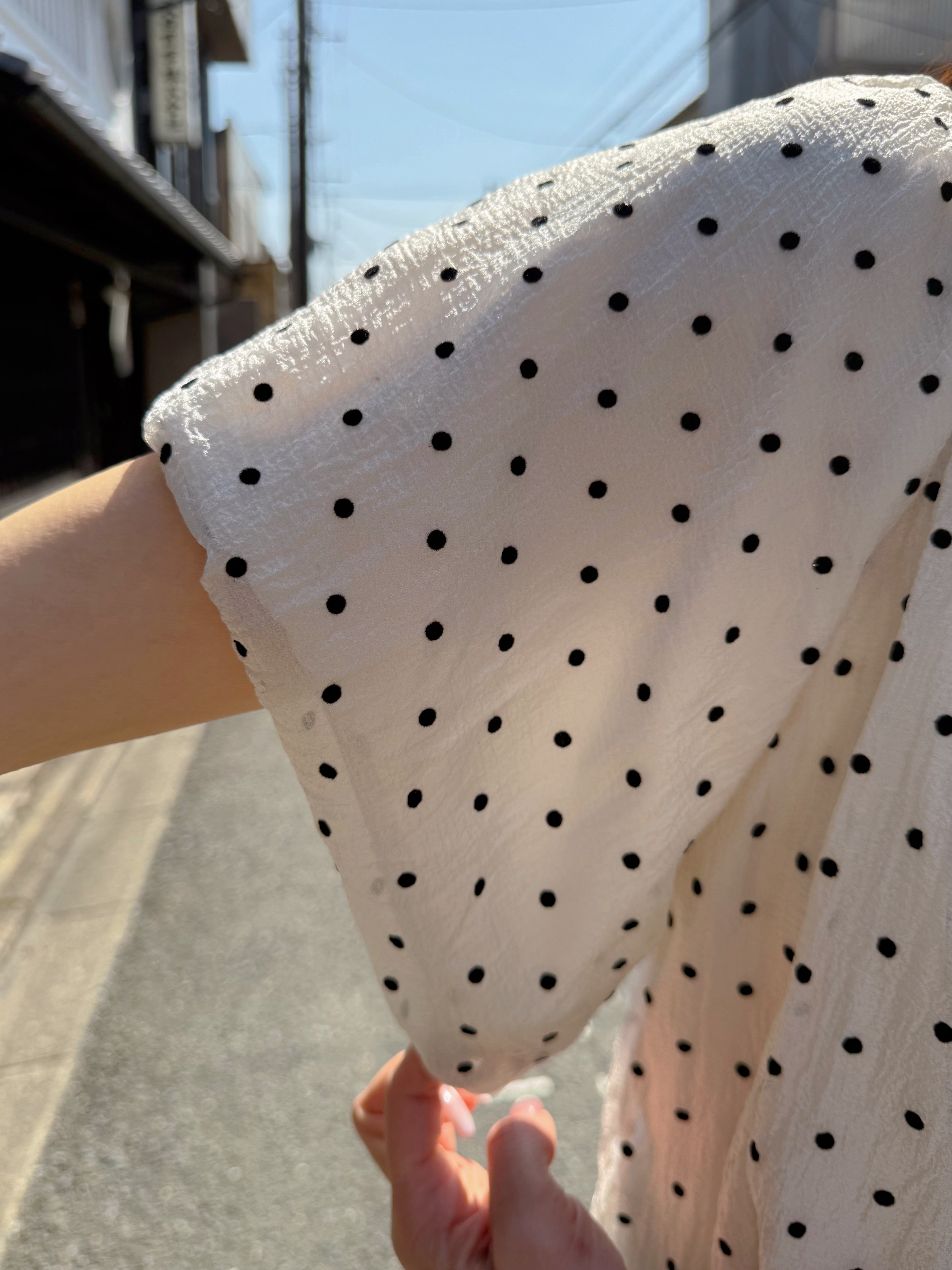 波點方領泡泡袖雪紡上衣