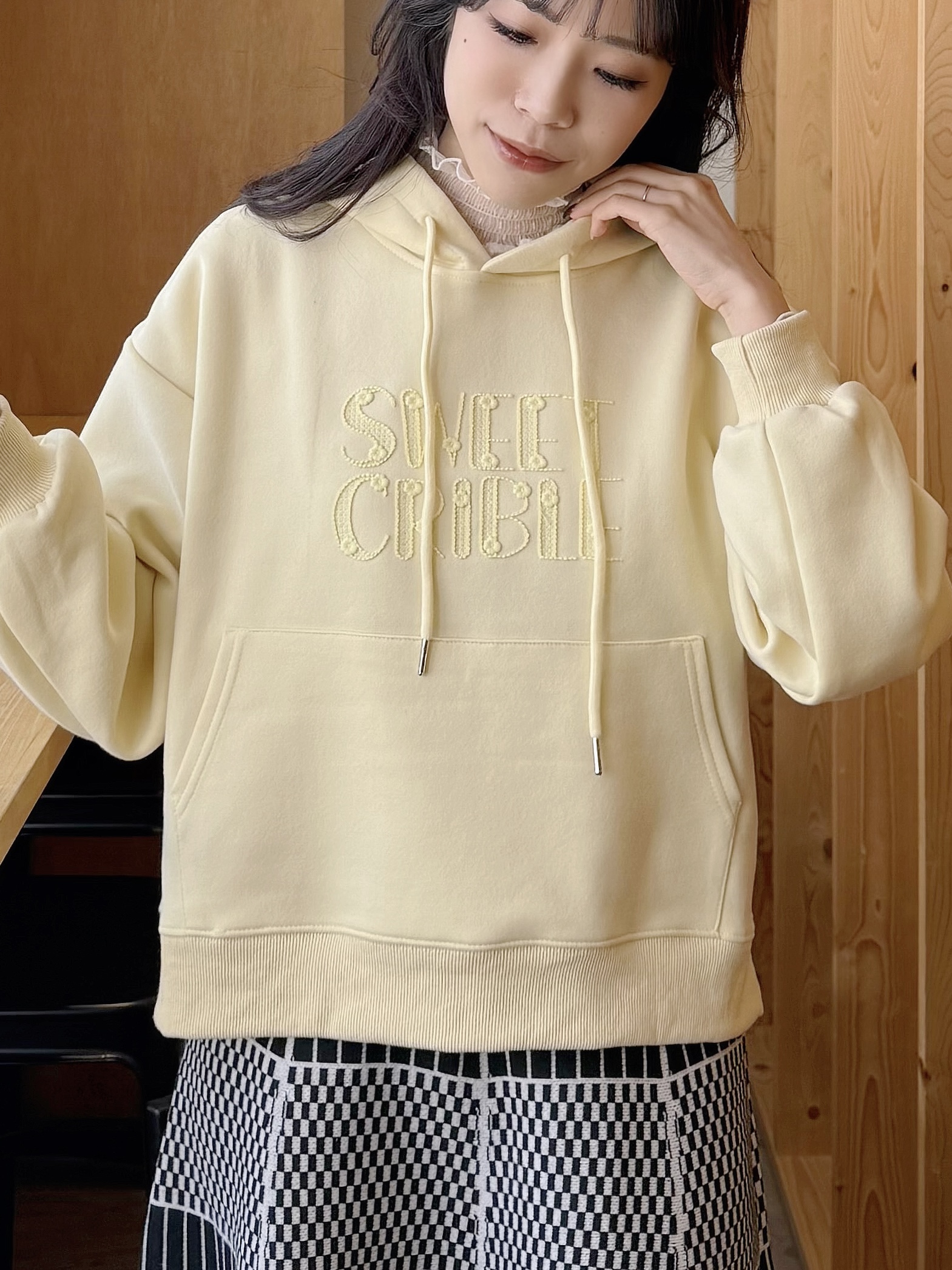 字母刺繡無加厚連帽衛衣