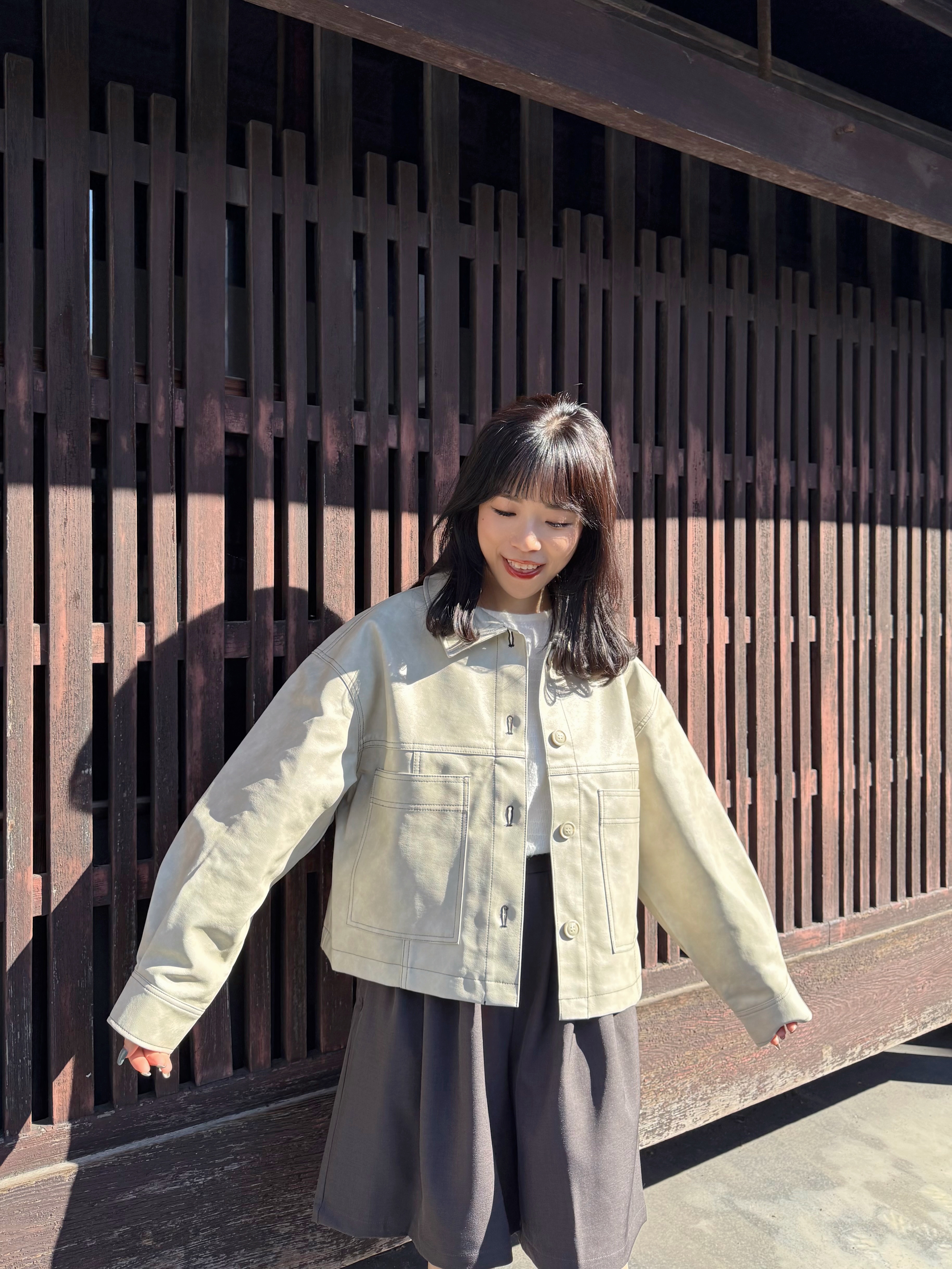 4色•仿皮車線短款外套