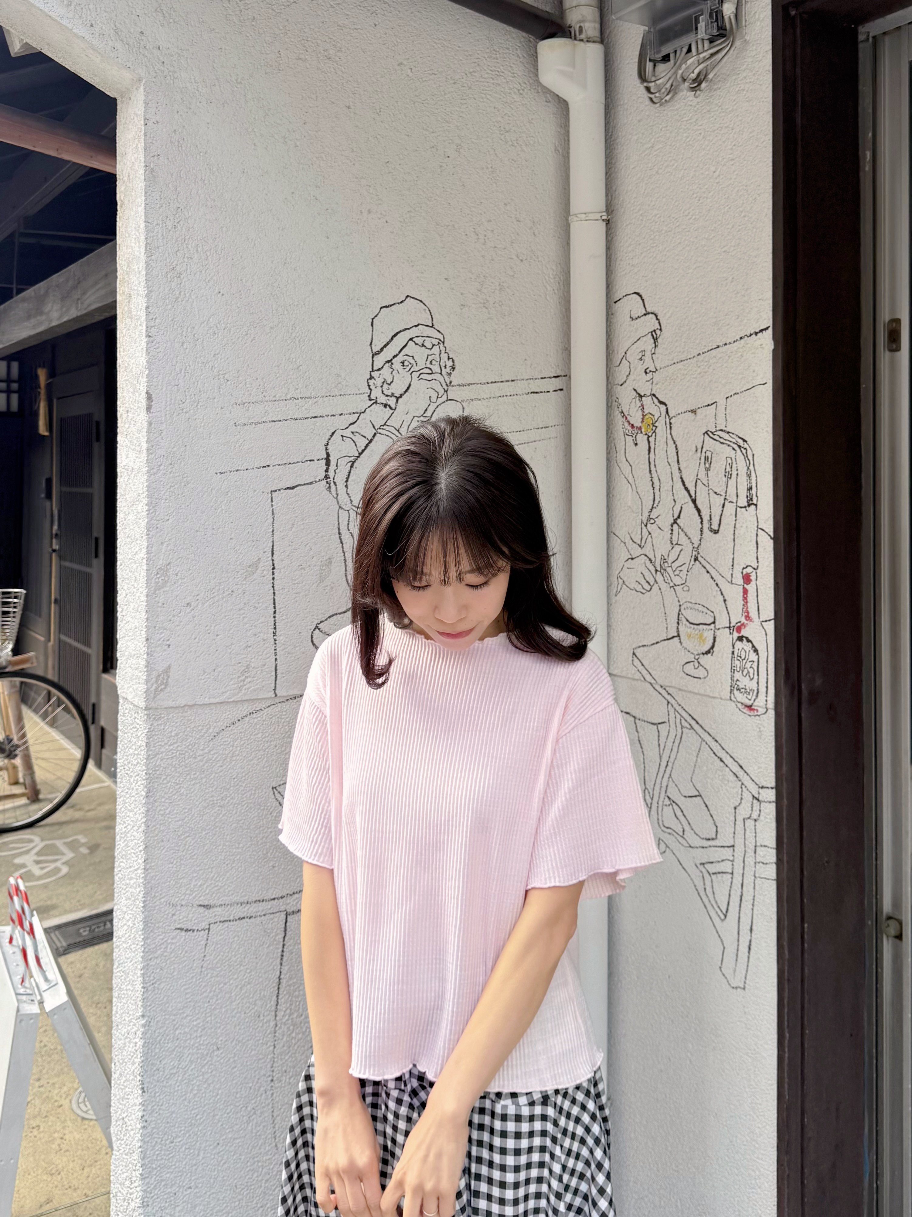 粉紅色壓紋木耳邊寬領Tee