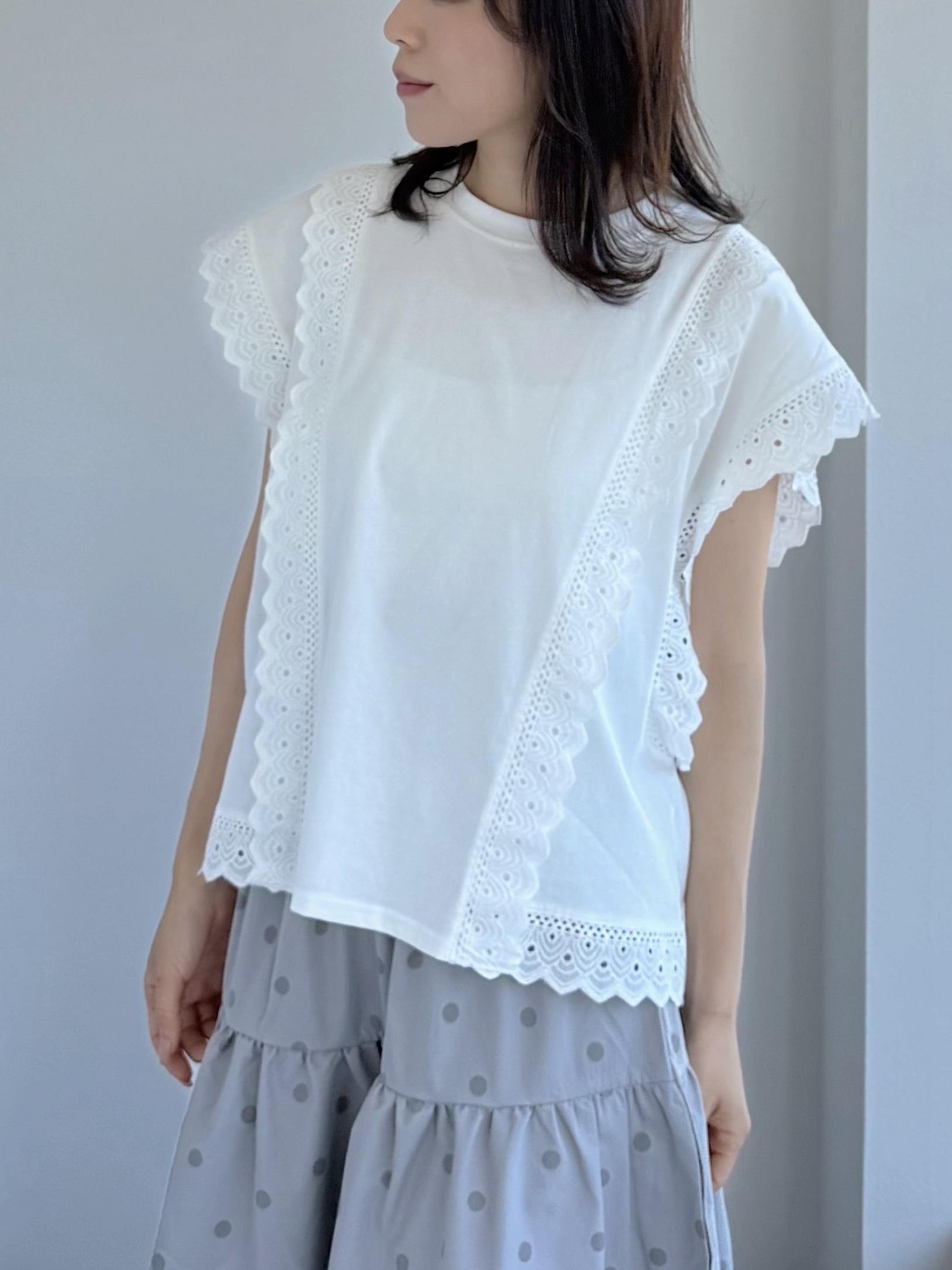 2色•蕾絲車邊斜袖Tee