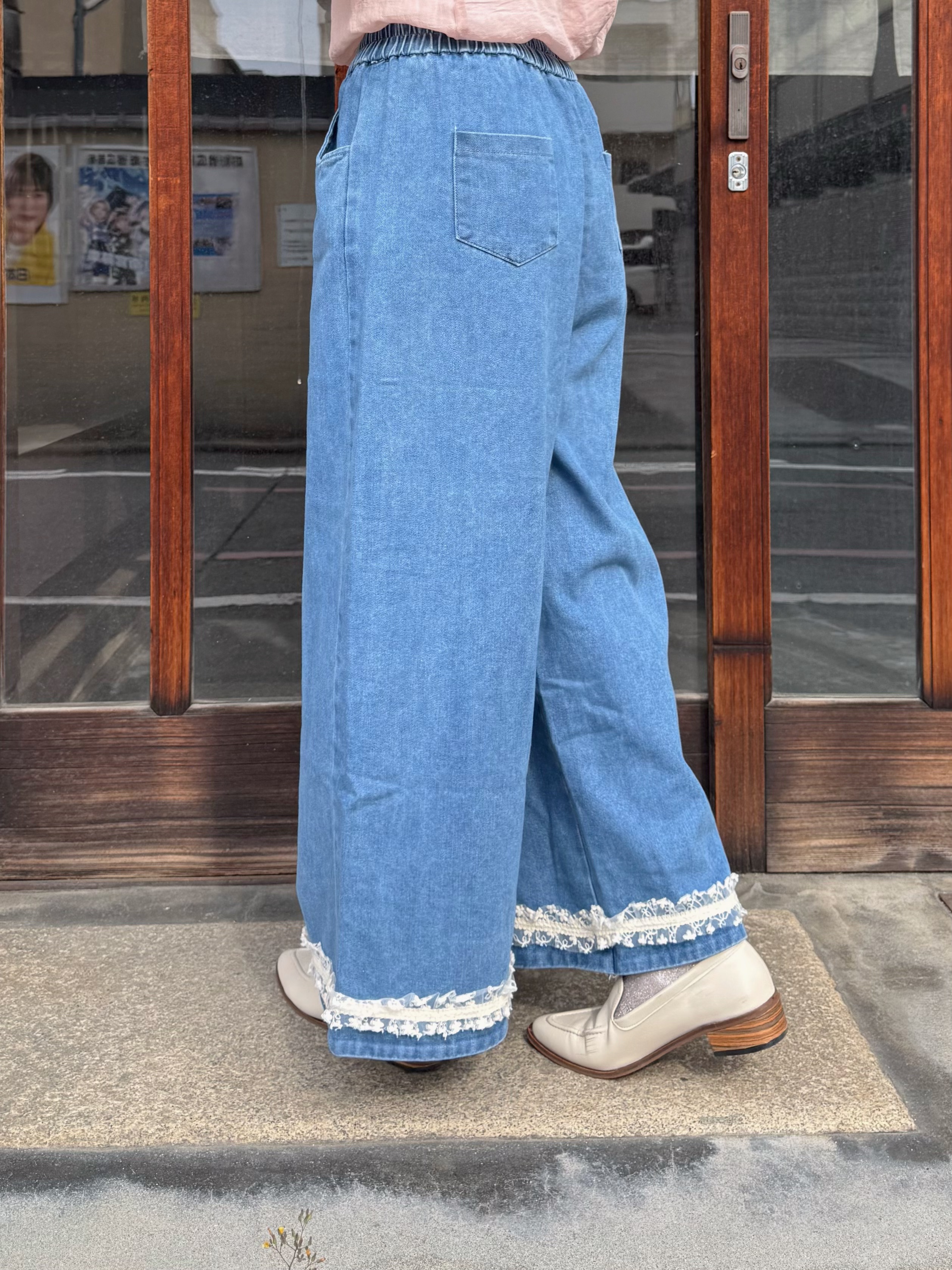 蕾絲邊闊腳牛仔褲