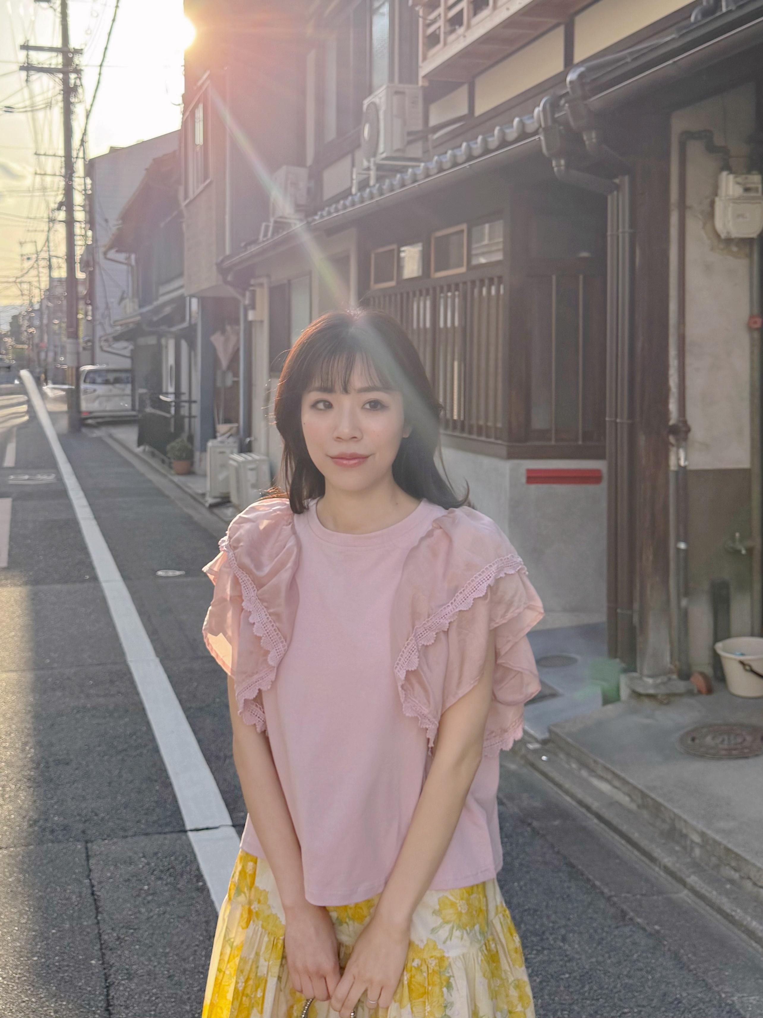 2色•波浪傘袖蕾絲車邊Tee