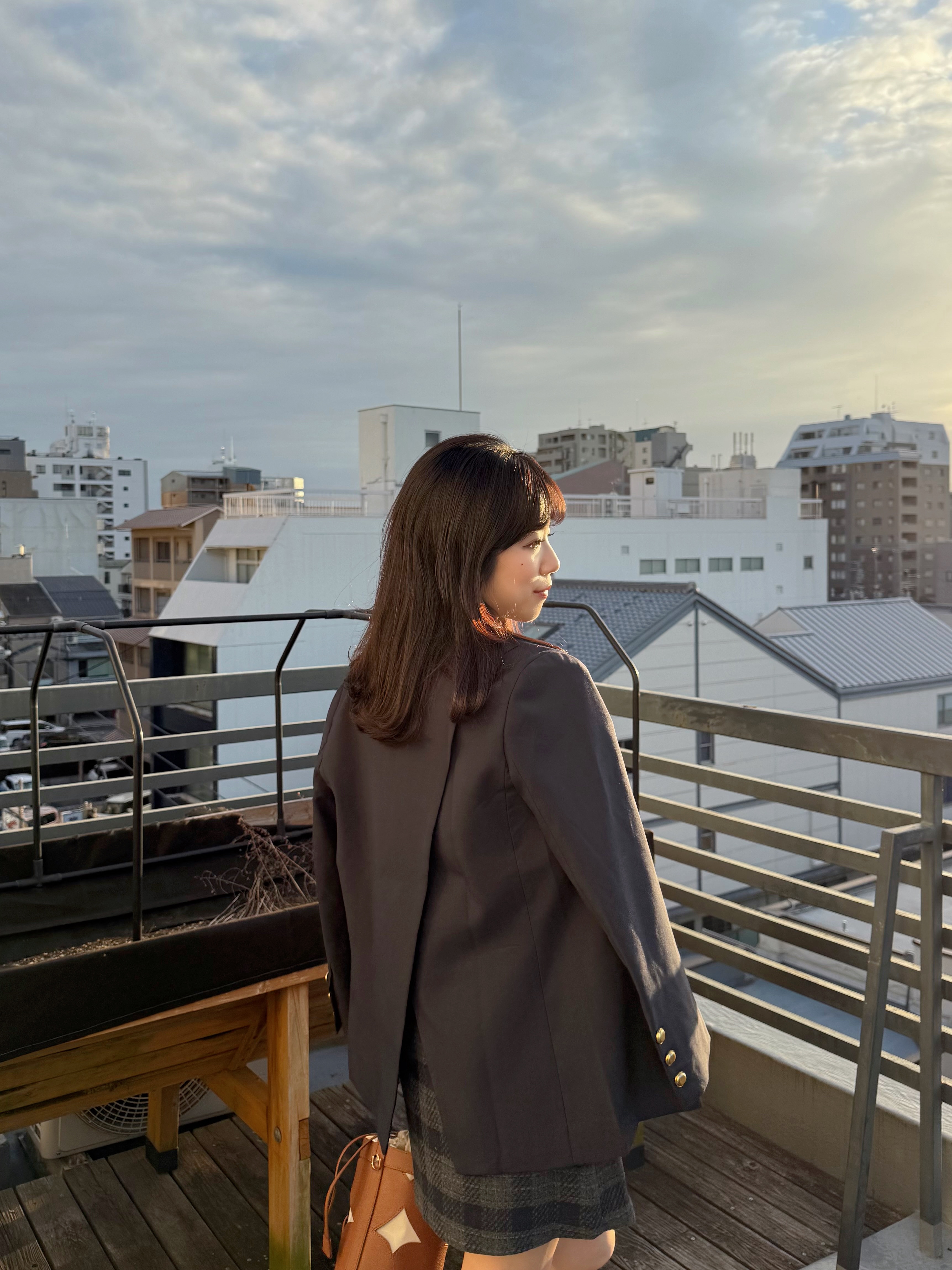 金扣後開叉西裝外套