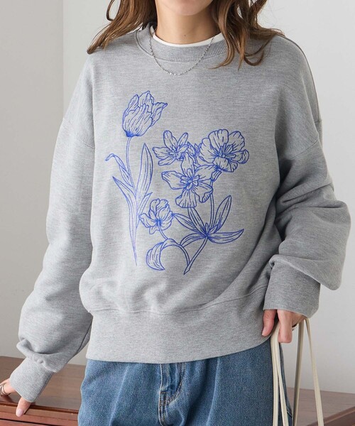 5色•花卉刺繡圓領衛衣
