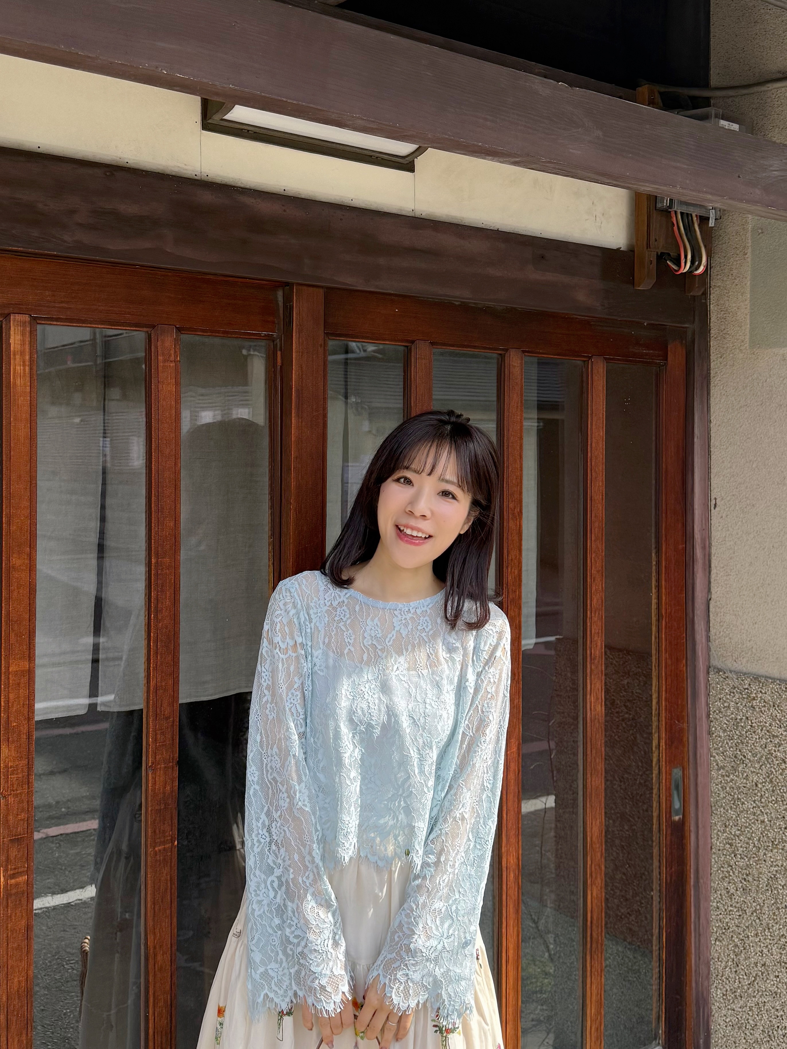 蕾絲喇叭袖上衣