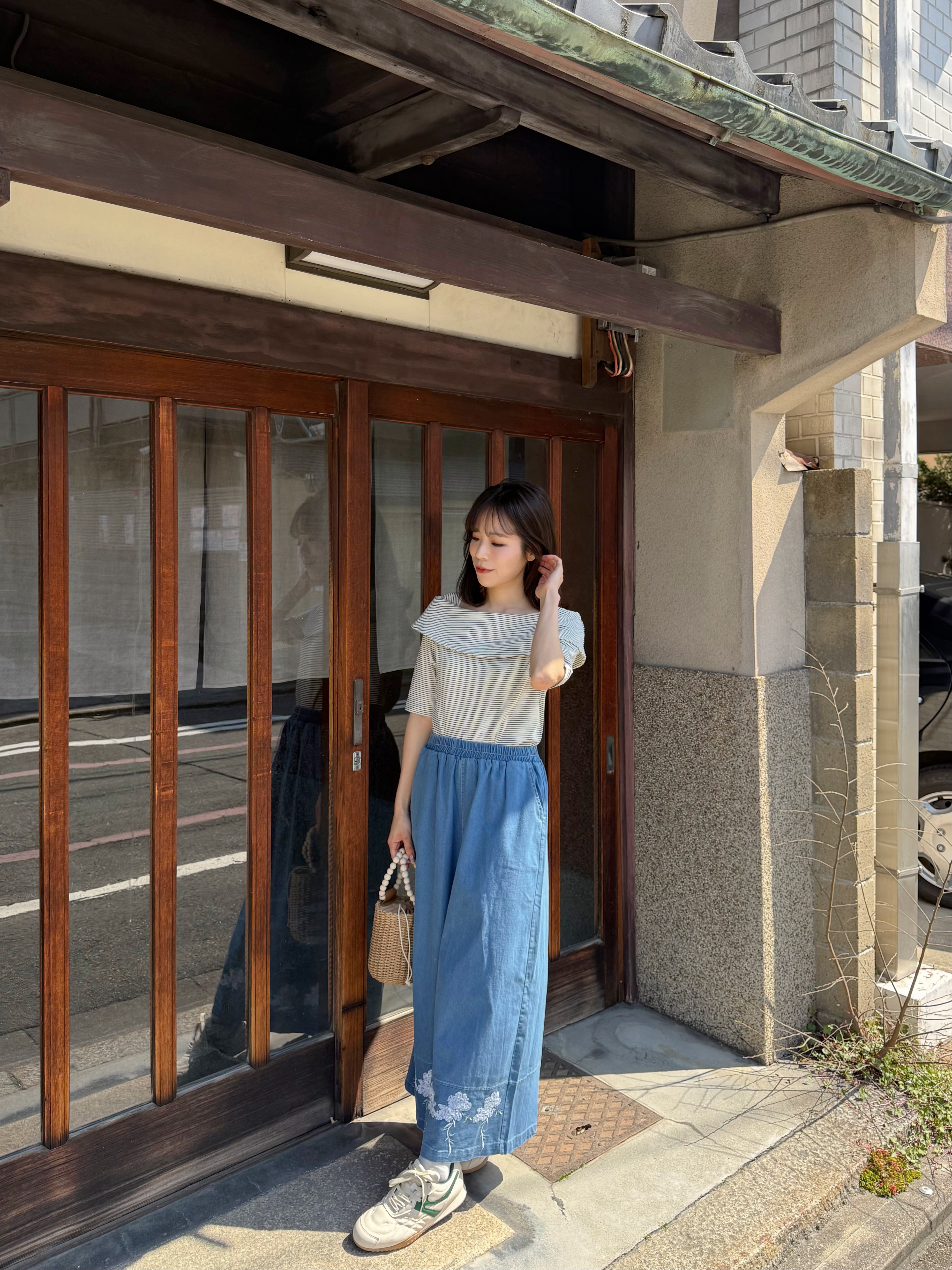 2色•刺繡珠片花薄牛仔闊腳褲