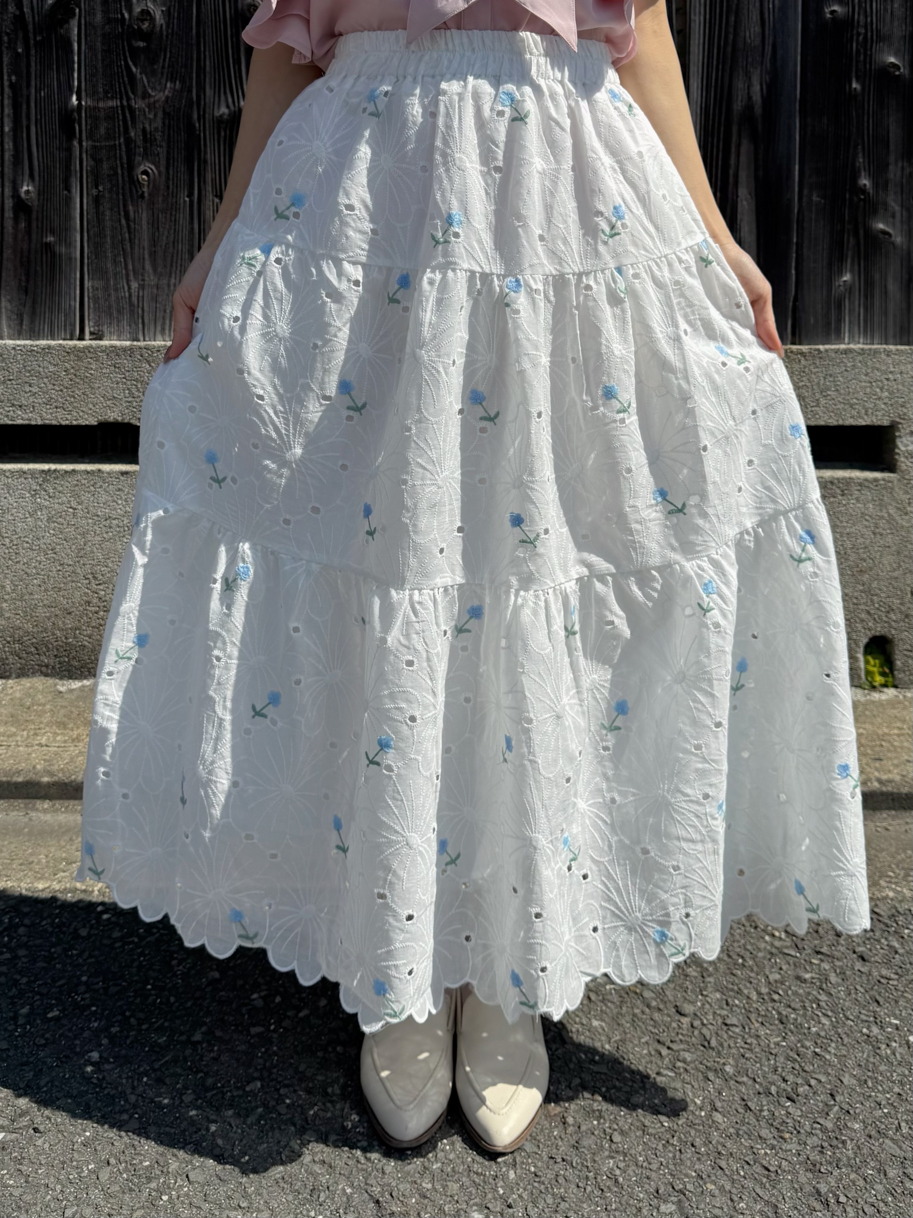 2色•刺繡小花鏤空長款半身裙