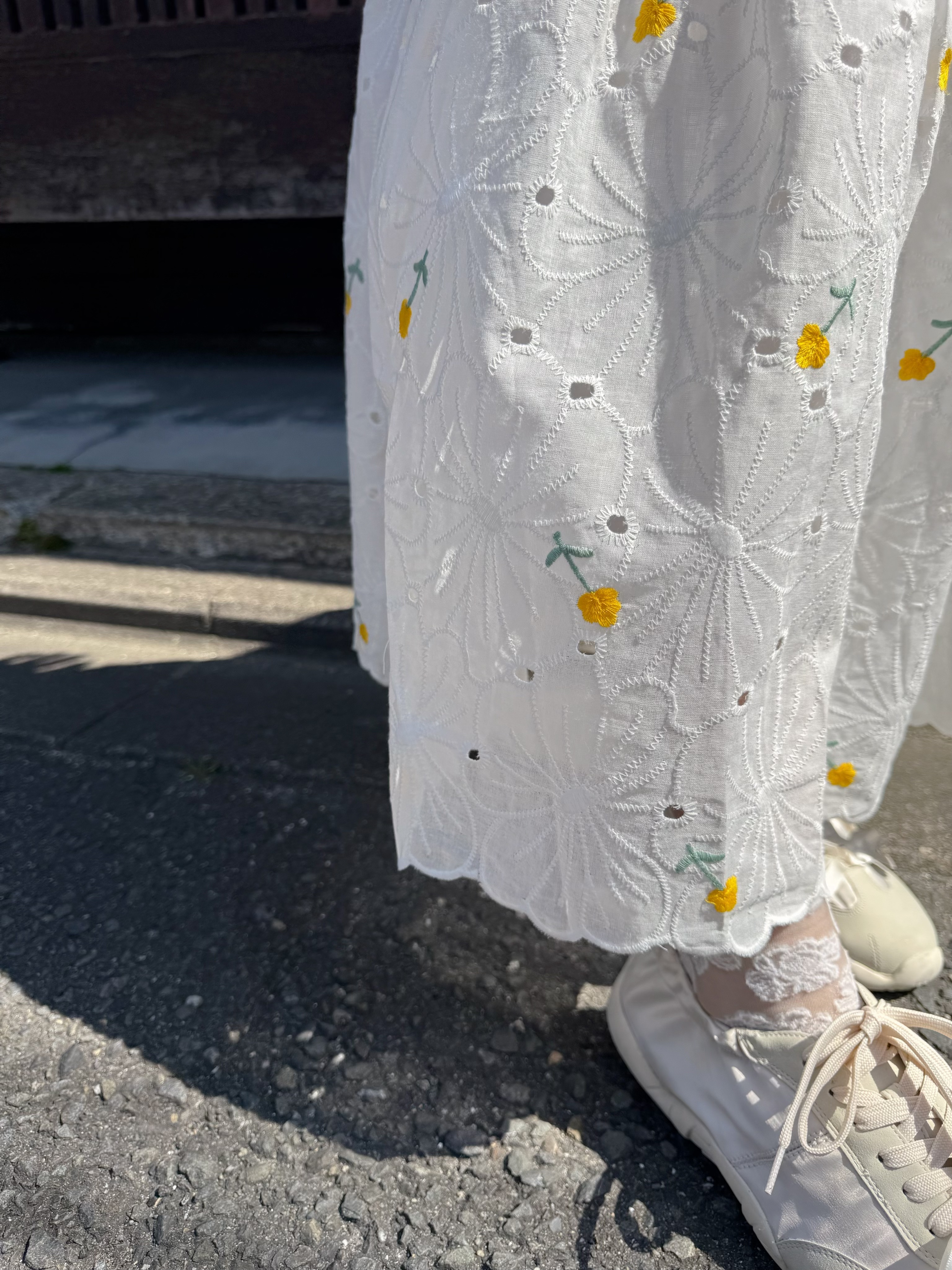 2色•刺繡小花鏤空長款半身裙