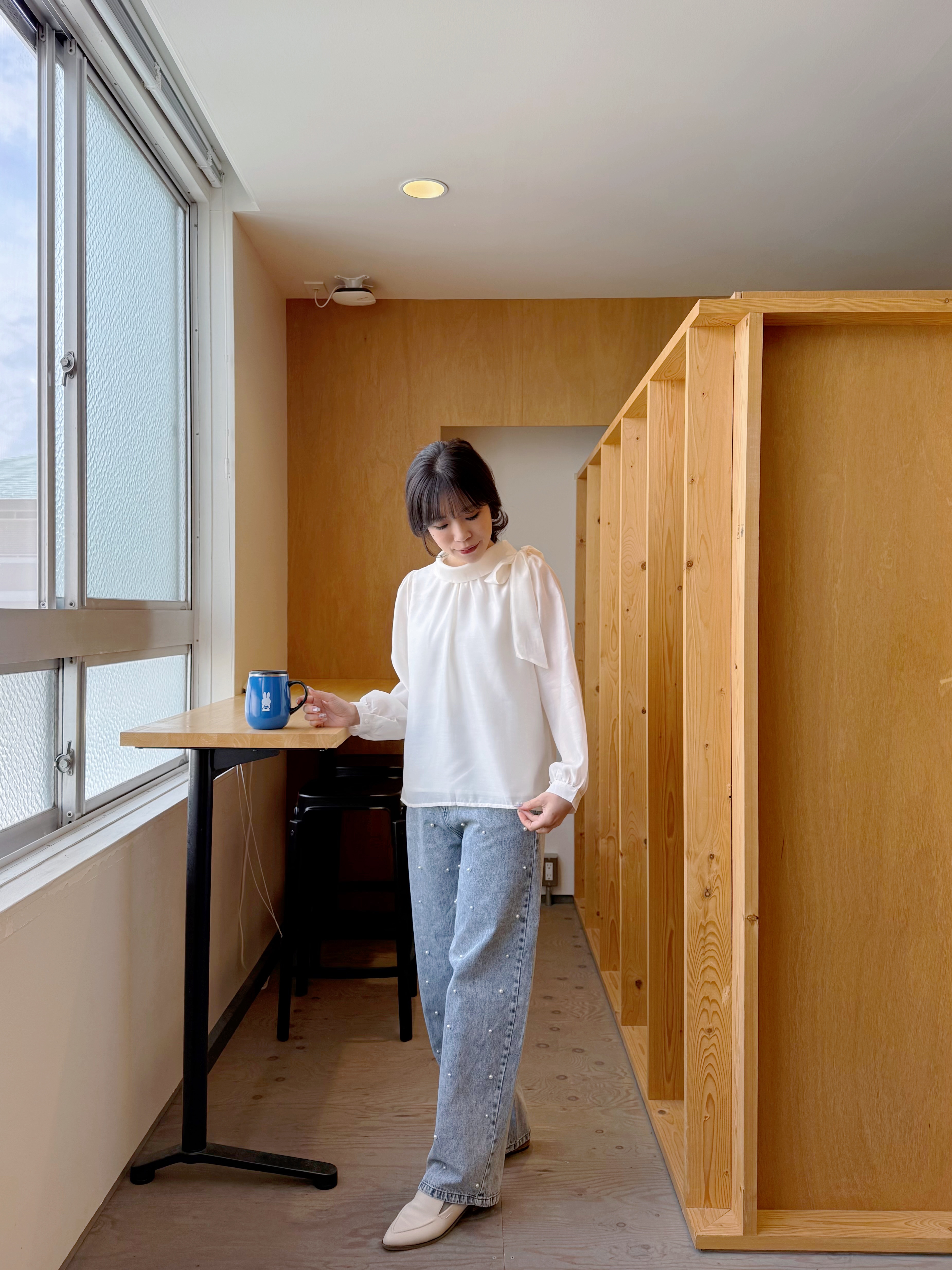 光澤面側蝴蝶結領上衣