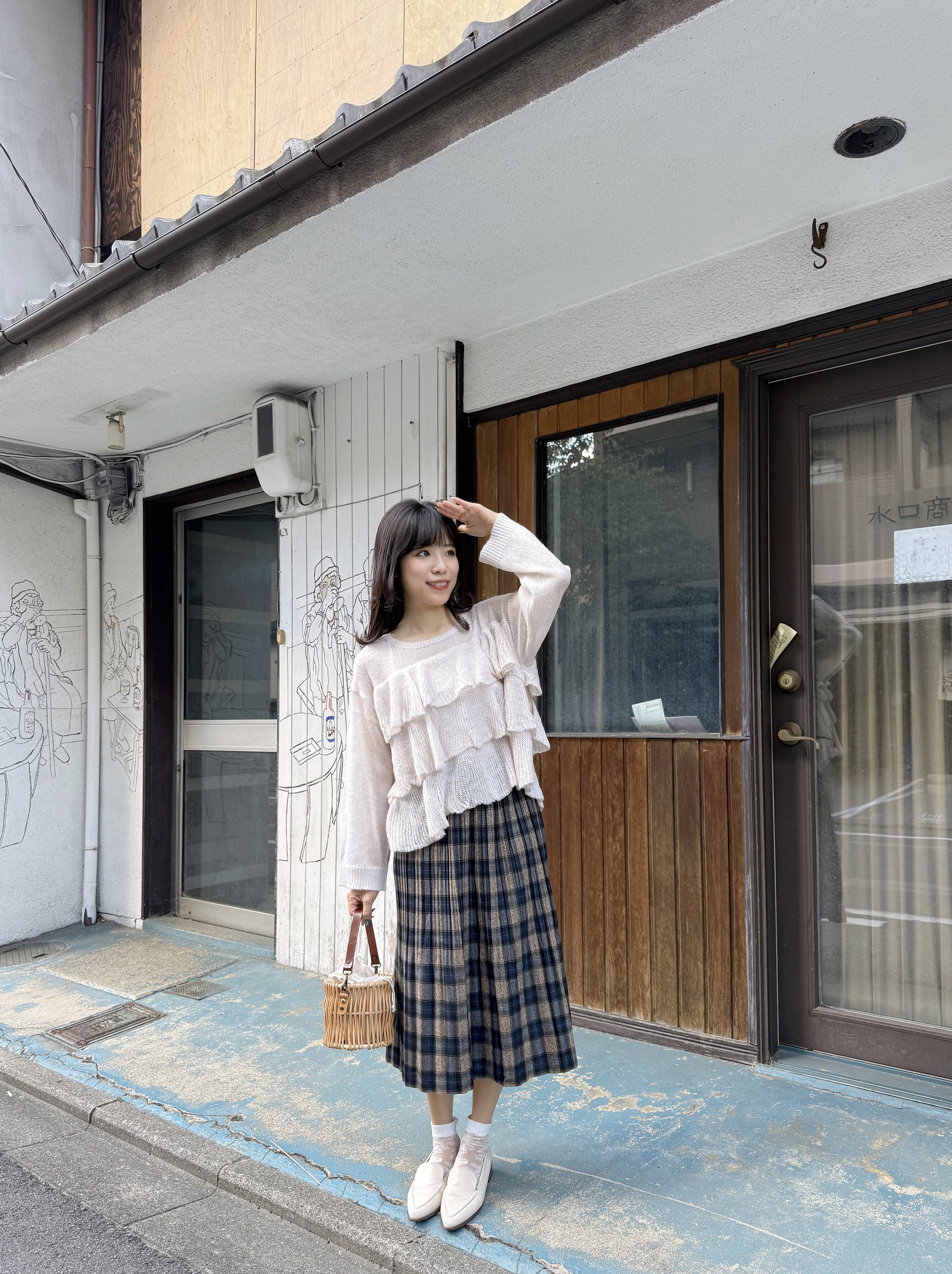 波浪層層鏤空上衣