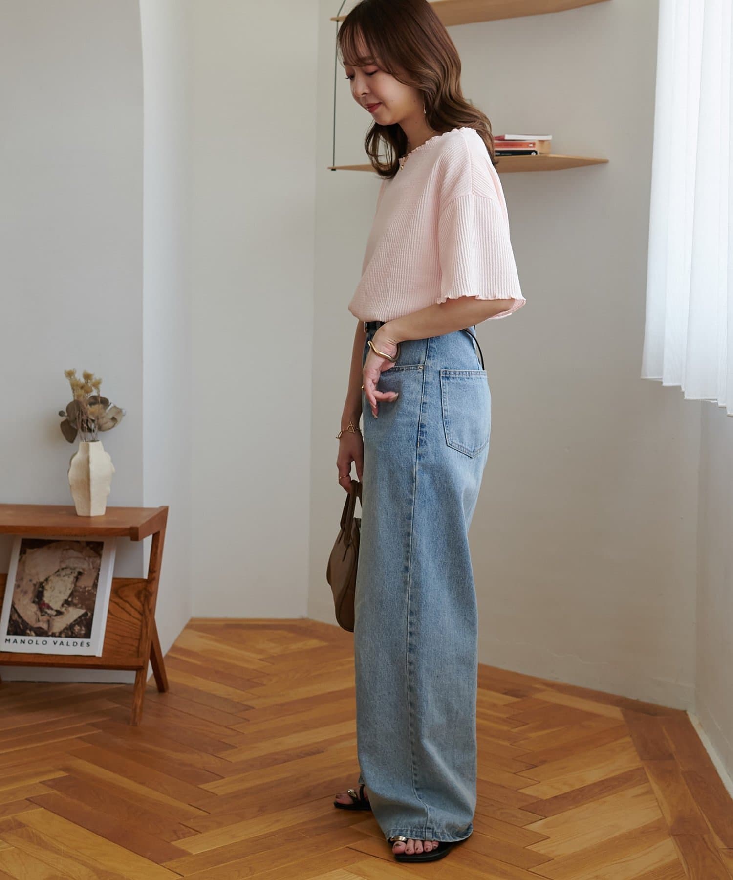 暗直條壓紋木耳邊寬領Tee