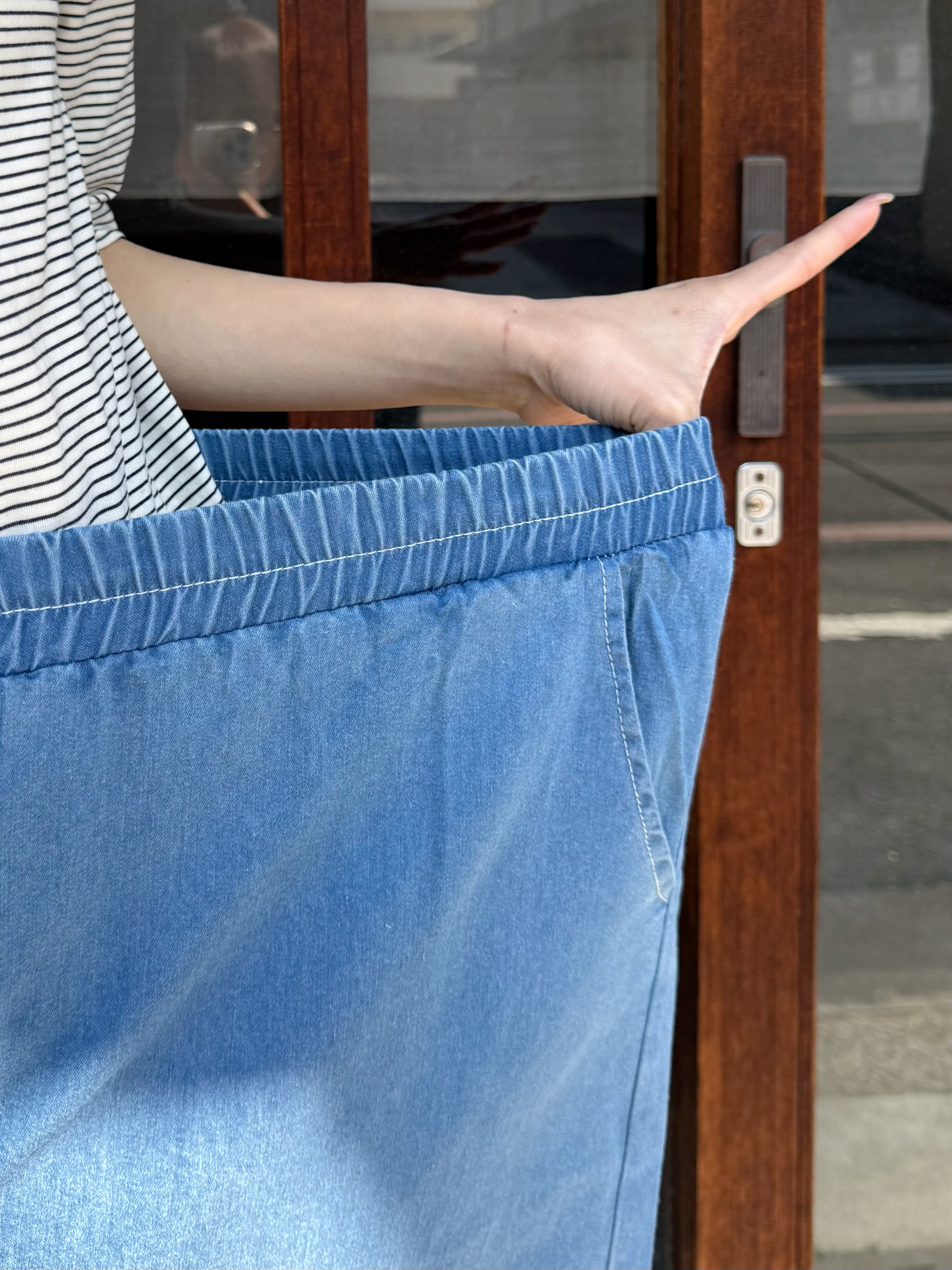 2色•刺繡珠片花薄牛仔闊腳褲