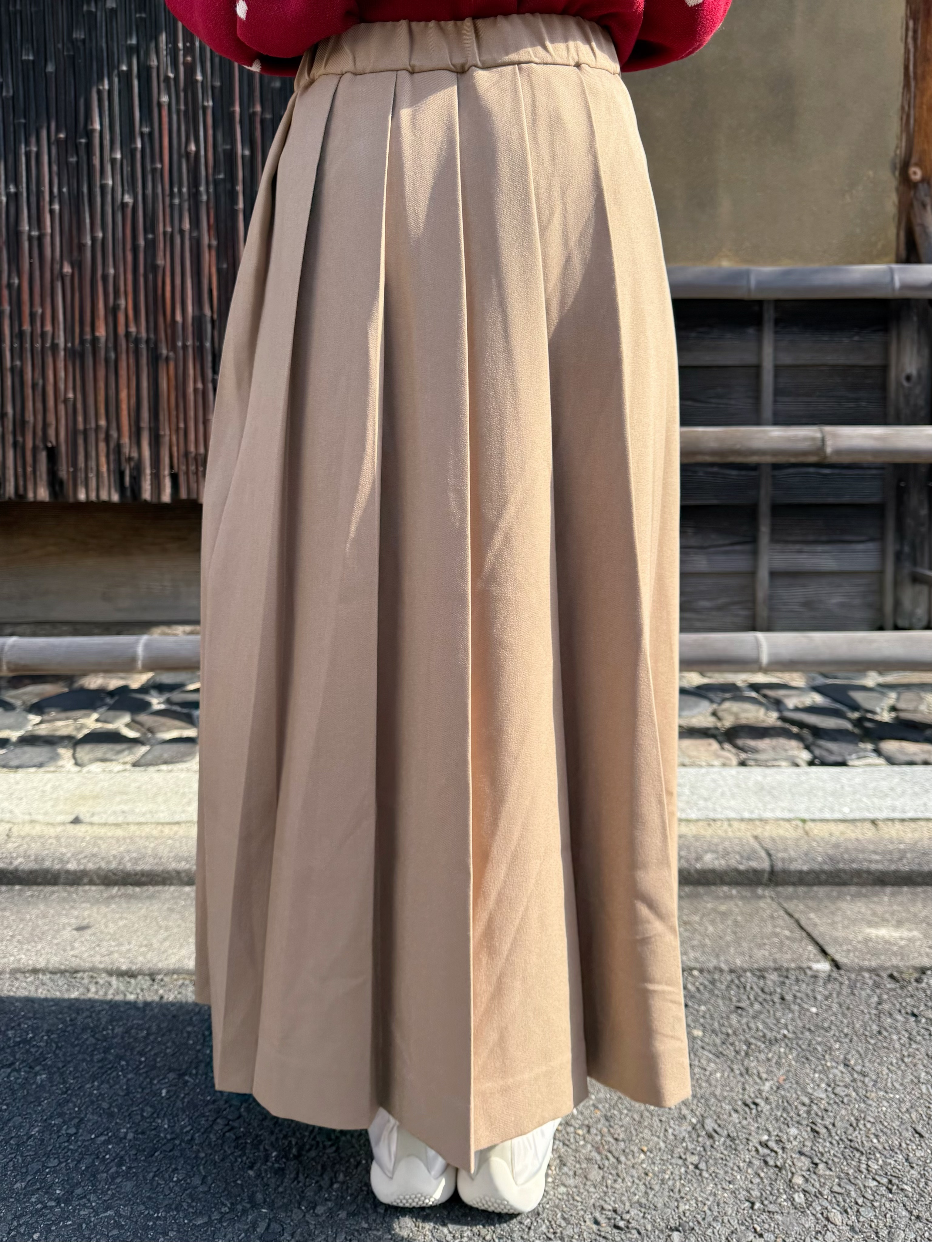 2色•金扣淨色百褶長款半身裙