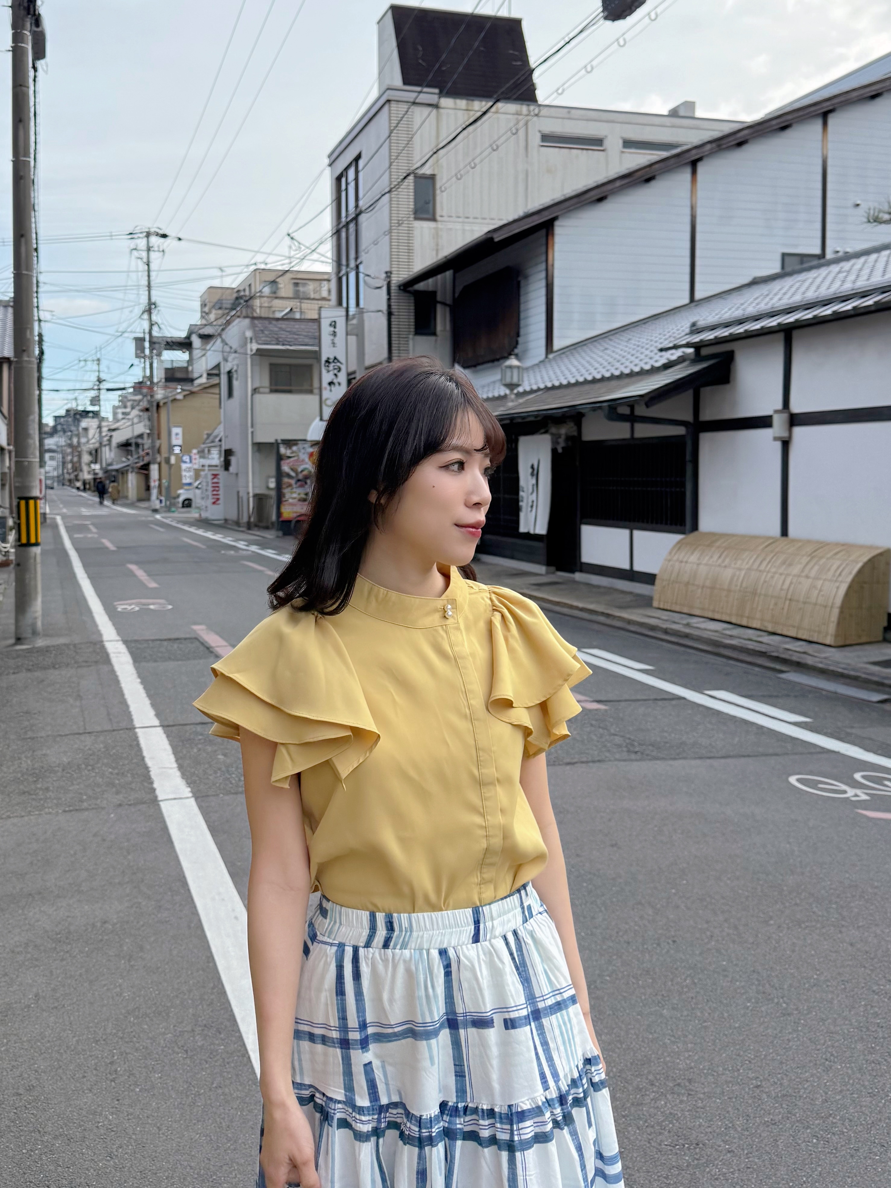 2色•淨色珍珠領飄飄傘袖雪紡上衣