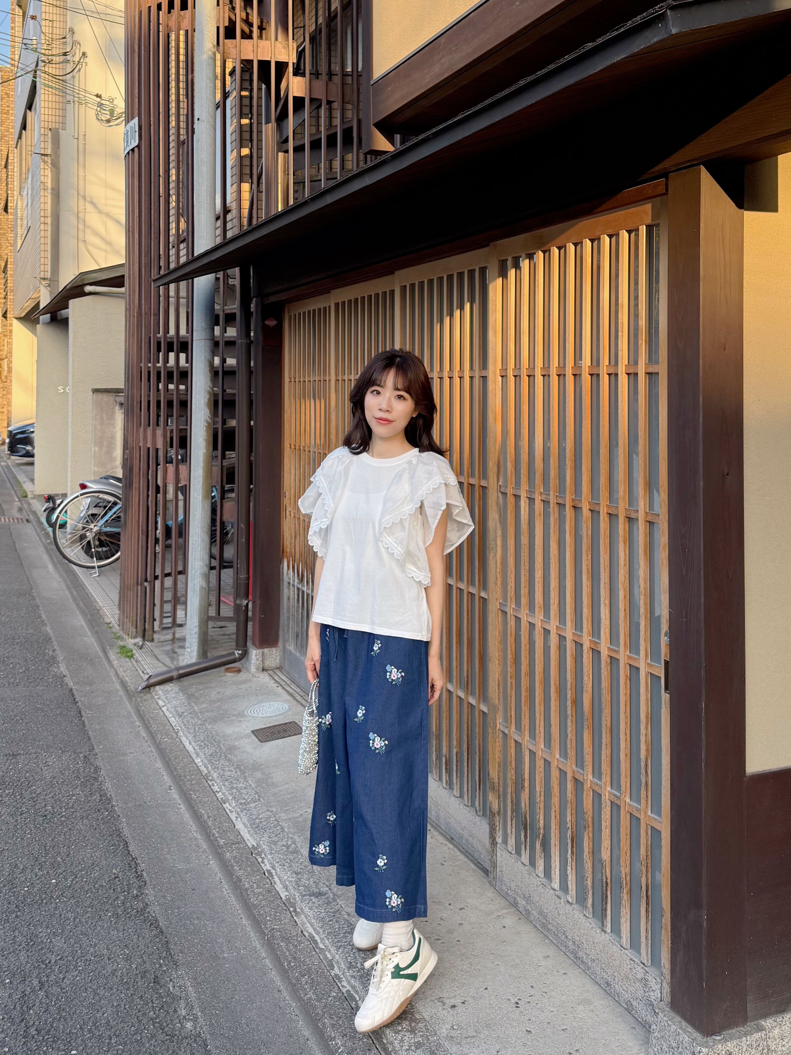 2色•波浪傘袖蕾絲車邊Tee