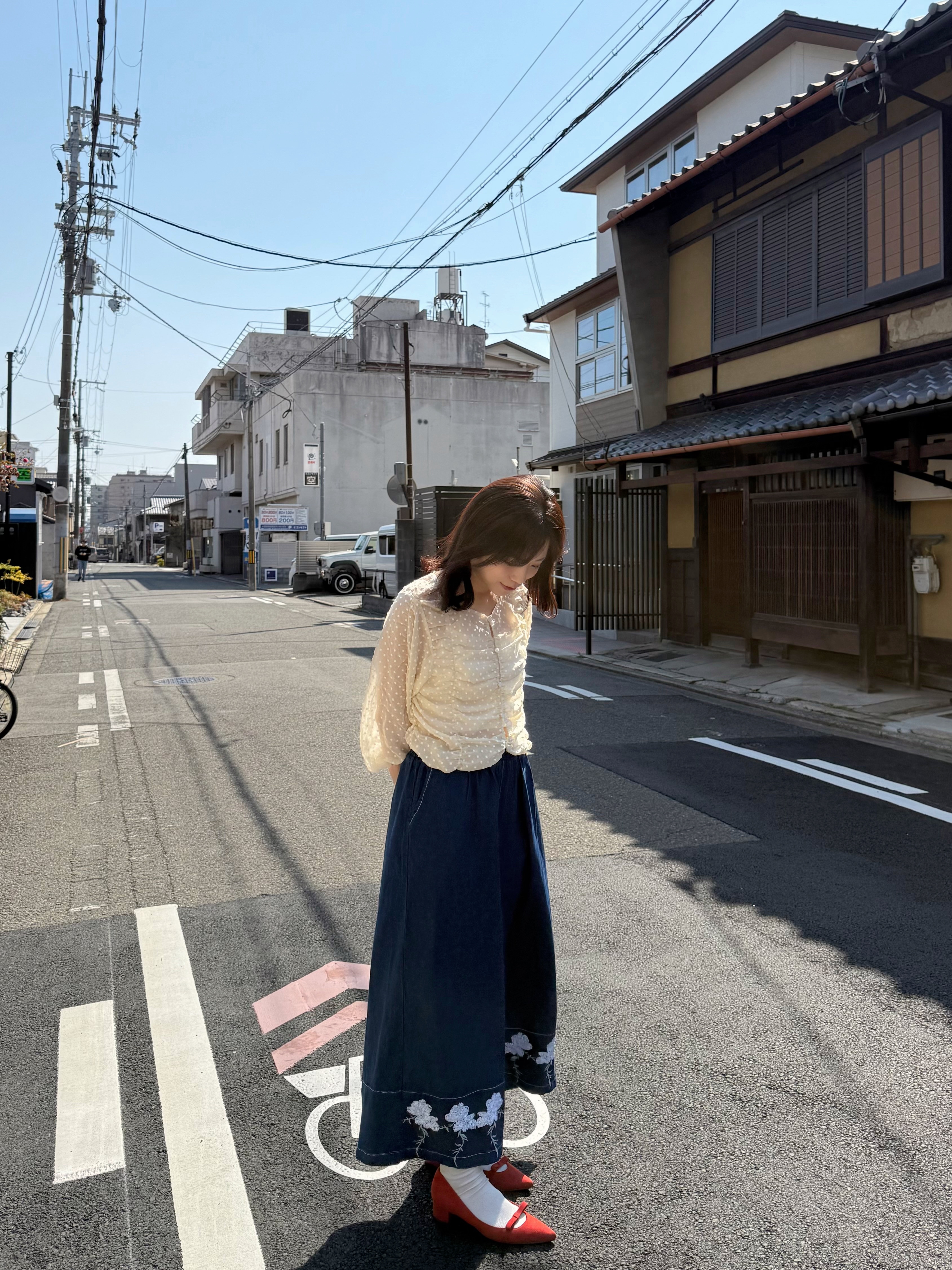 2色•刺繡珠片花薄牛仔闊腳褲