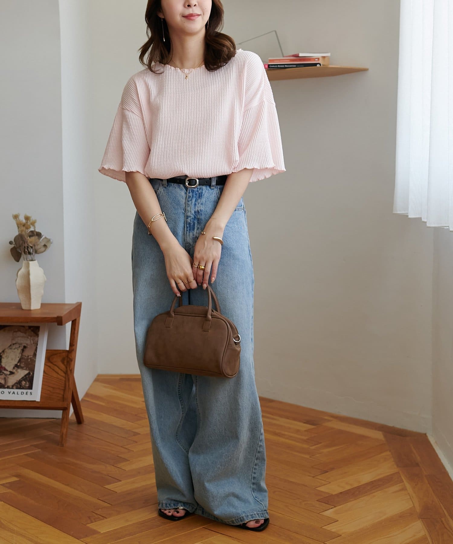 暗直條壓紋木耳邊寬領Tee